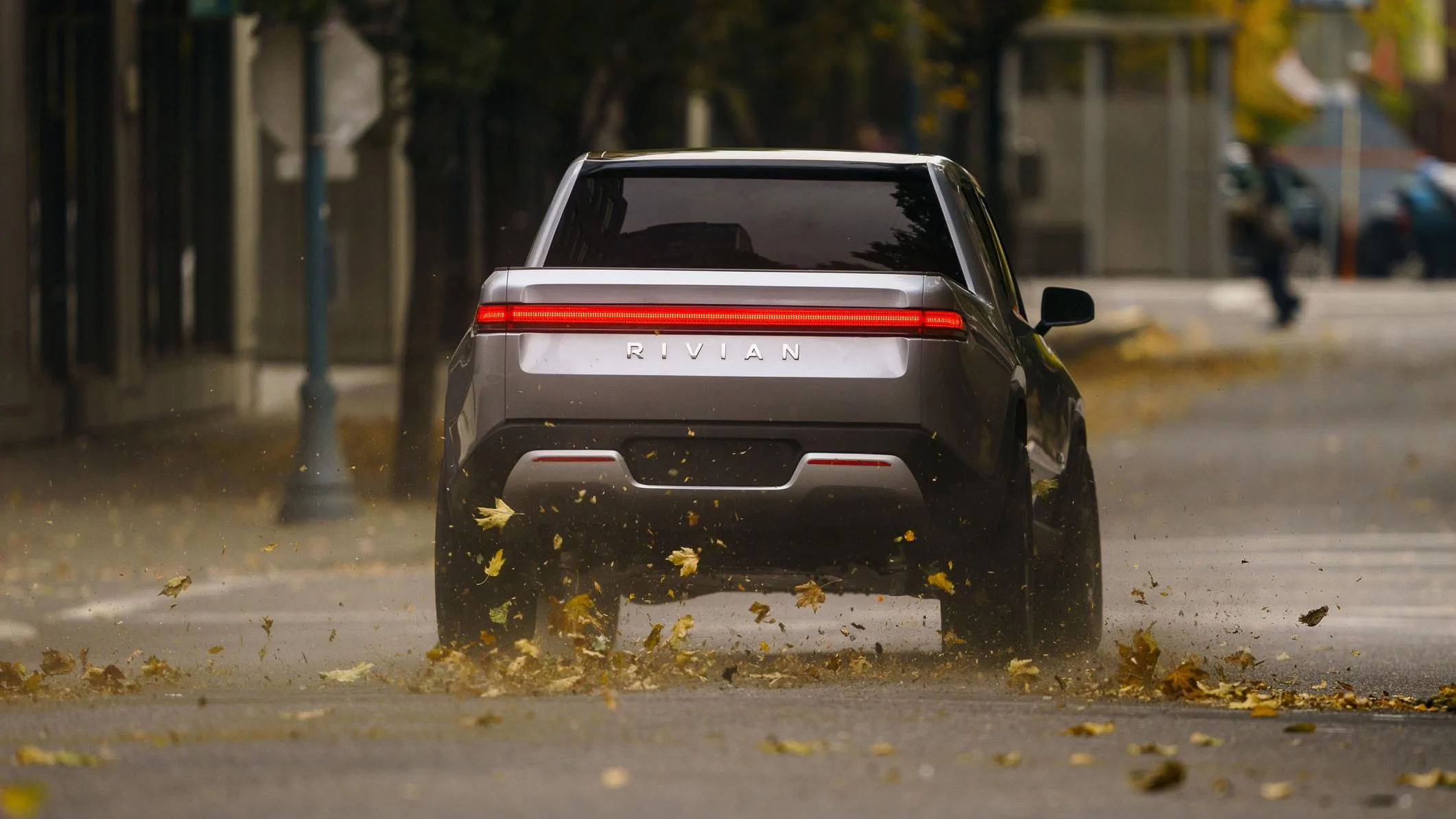 Rivian R1T R1S Rivian R1T All-Electric Pickup Truck Revealed: 0-60 in 3 secs, 400 mile range, tows 11,000 pounds rivian-r1t-reveal-2-3