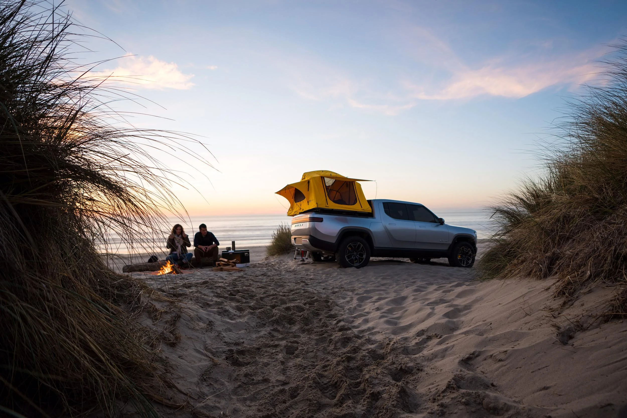 Rivian R1T R1S Rivian R1T All-Electric Pickup Truck Revealed: 0-60 in 3 secs, 400 mile range, tows 11,000 pounds rivian-r1t-reveal-1-3
