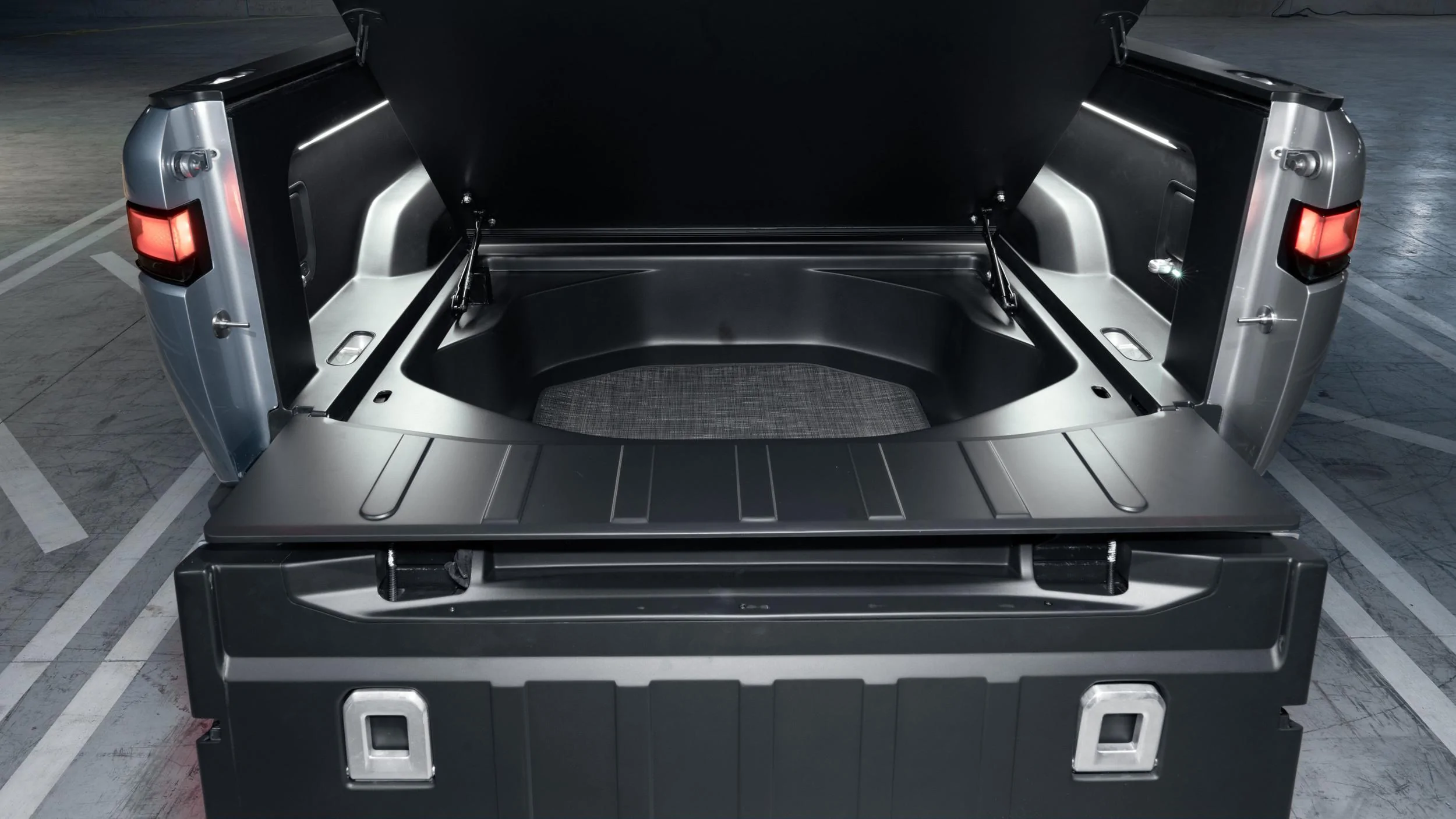 Rivian R1T R1S Rivian R1T All-Electric Pickup Truck Revealed: 0-60 in 3 secs, 400 mile range, tows 11,000 pounds rivian-r1t-reveal-2-8