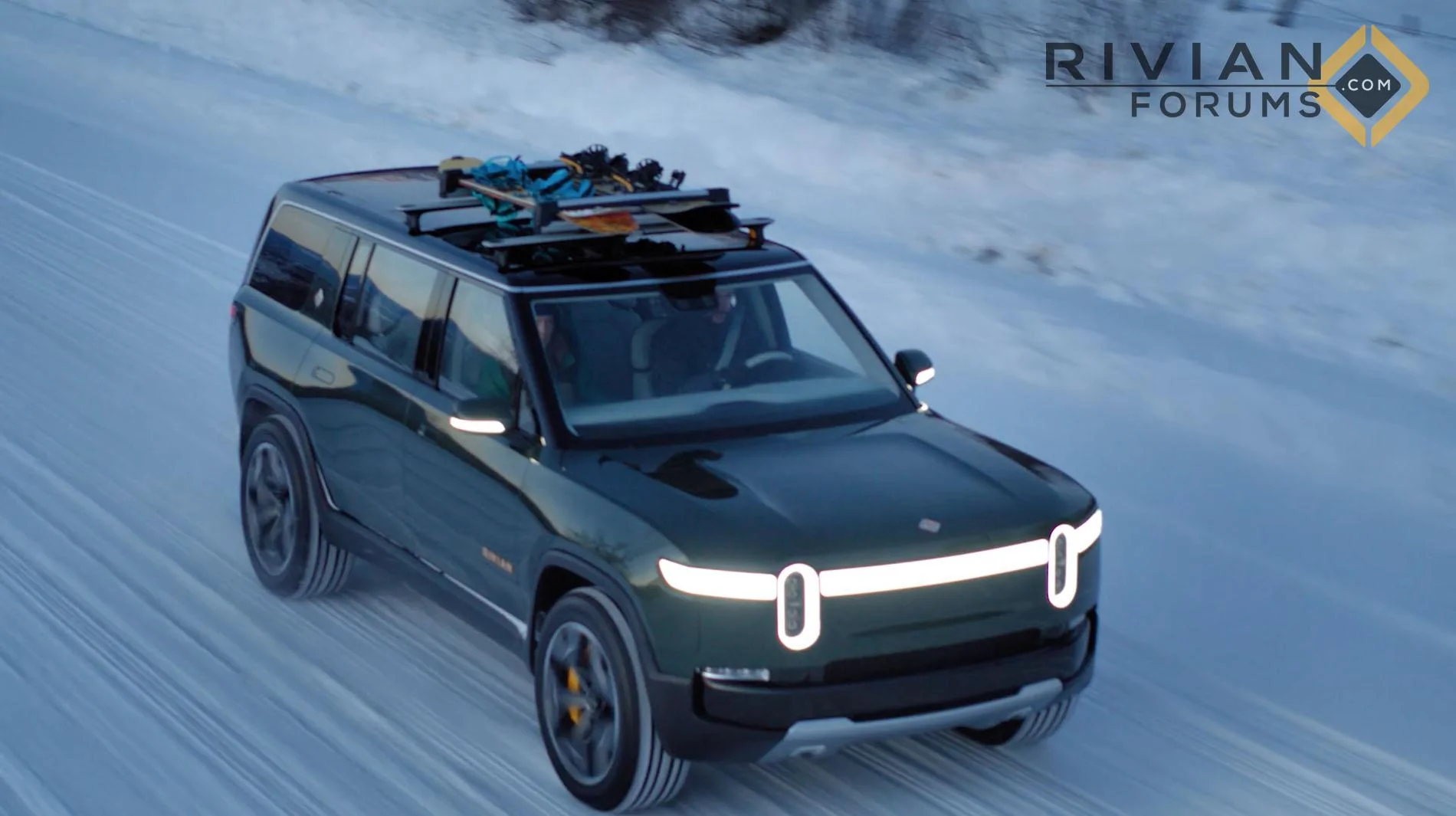 Rivian R1T R1S Rivian Short Film: Looking For Powder Rivian-R1S-R1T-Snowboarding-Adventure3