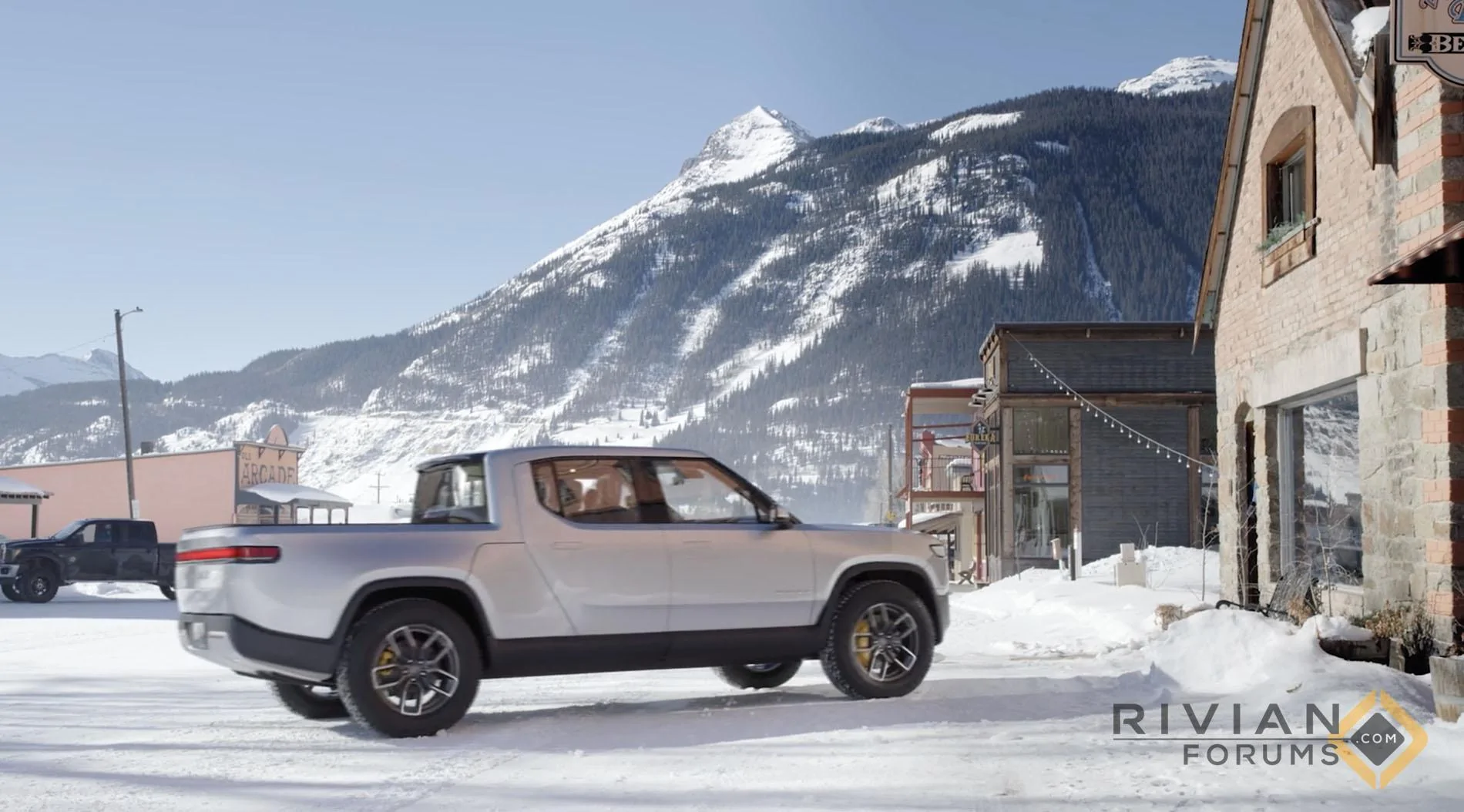 Rivian R1T R1S Rivian Short Film: Looking For Powder Rivian-R1S-R1T-Snowboarding-Adventure4