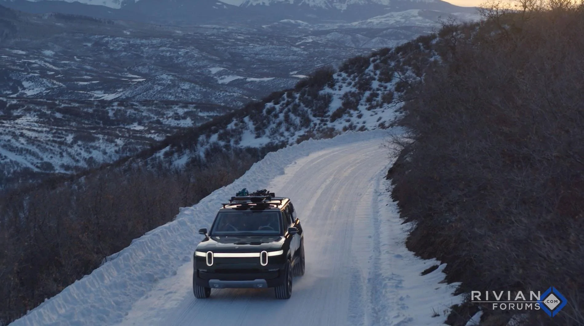 Rivian R1T R1S Rivian Short Film: Looking For Powder Rivian-R1S-R1T-Snowboarding-Adventure6