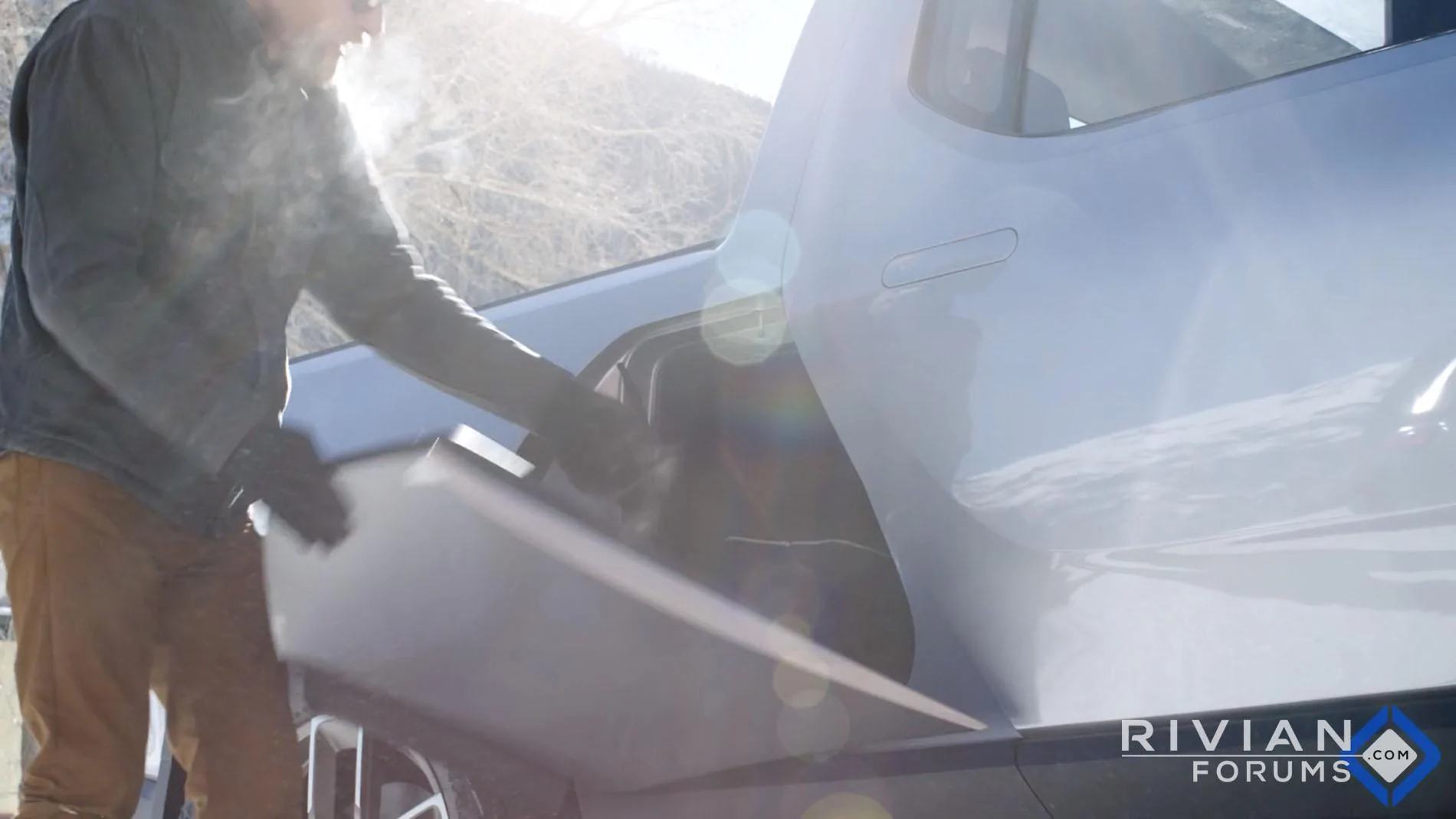 Rivian R1T R1S Rivian Short Film: Looking For Powder Rivian-R1S-R1T-Snowboarding-Adventure15