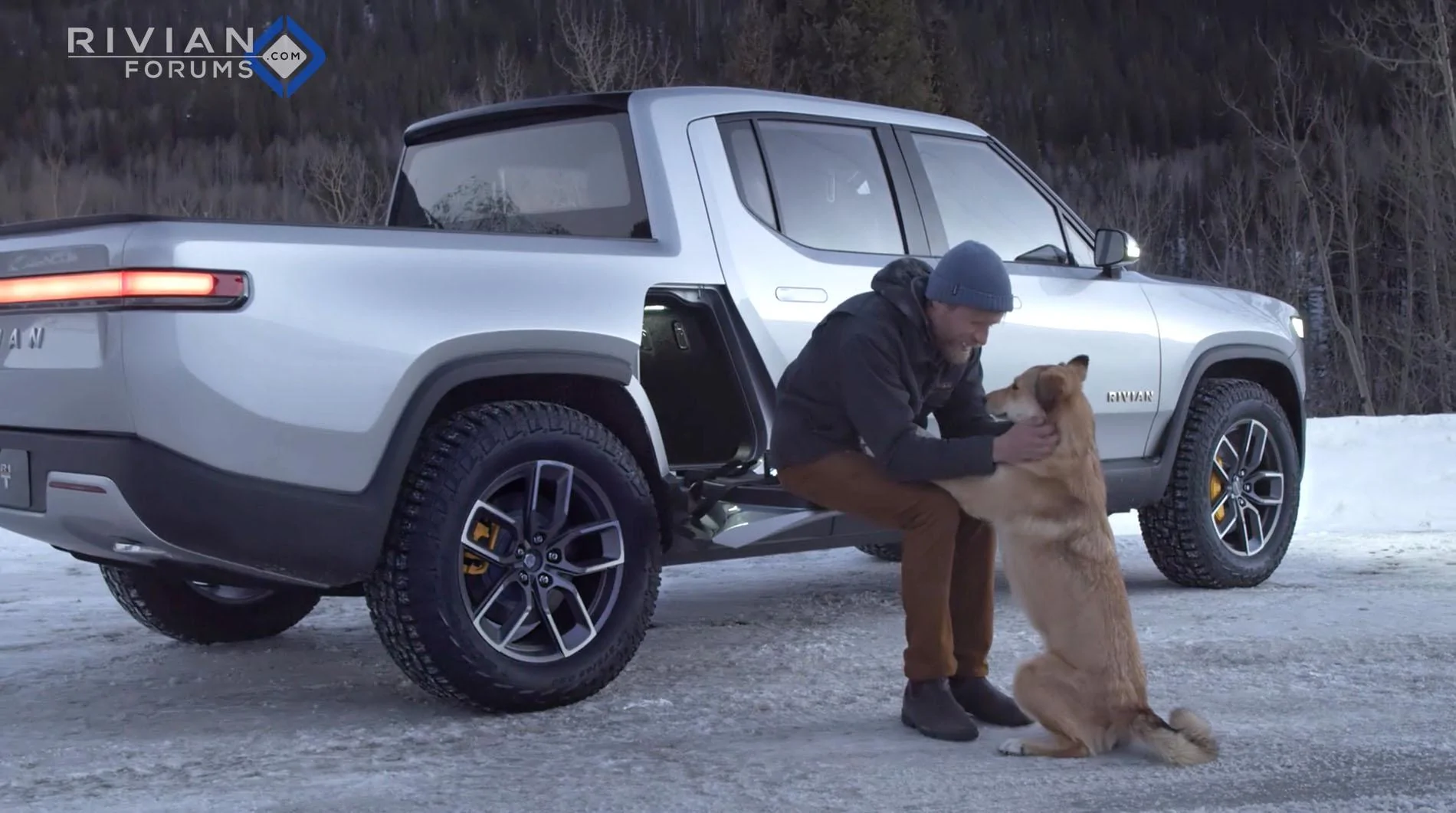 Rivian R1T R1S Rivian Short Film: Looking For Powder Rivian-R1S-R1T-Snowboarding-Adventure17