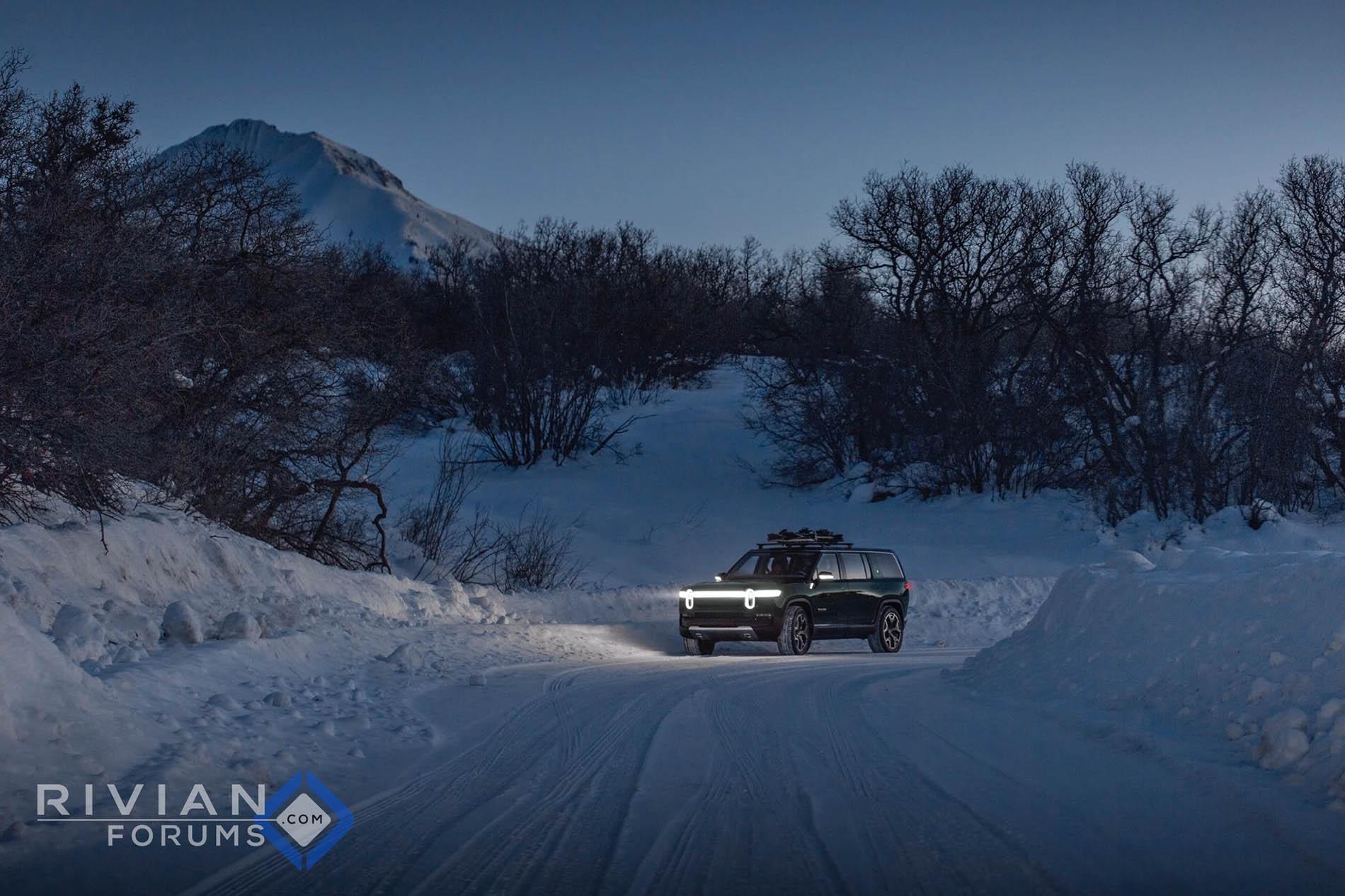 Rivian R1T R1S R1S looking more and more like Range Rover Rivian-R1S-R1T-Snowboarding-Adventure2