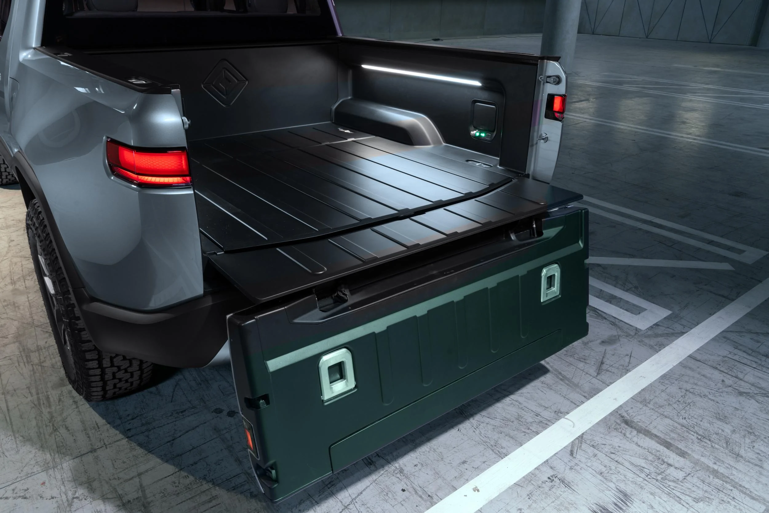 Rivian R1T R1S Rivian R1T All-Electric Pickup Truck Revealed: 0-60 in 3 secs, 400 mile range, tows 11,000 pounds rivian-r1t-reveal-1-7