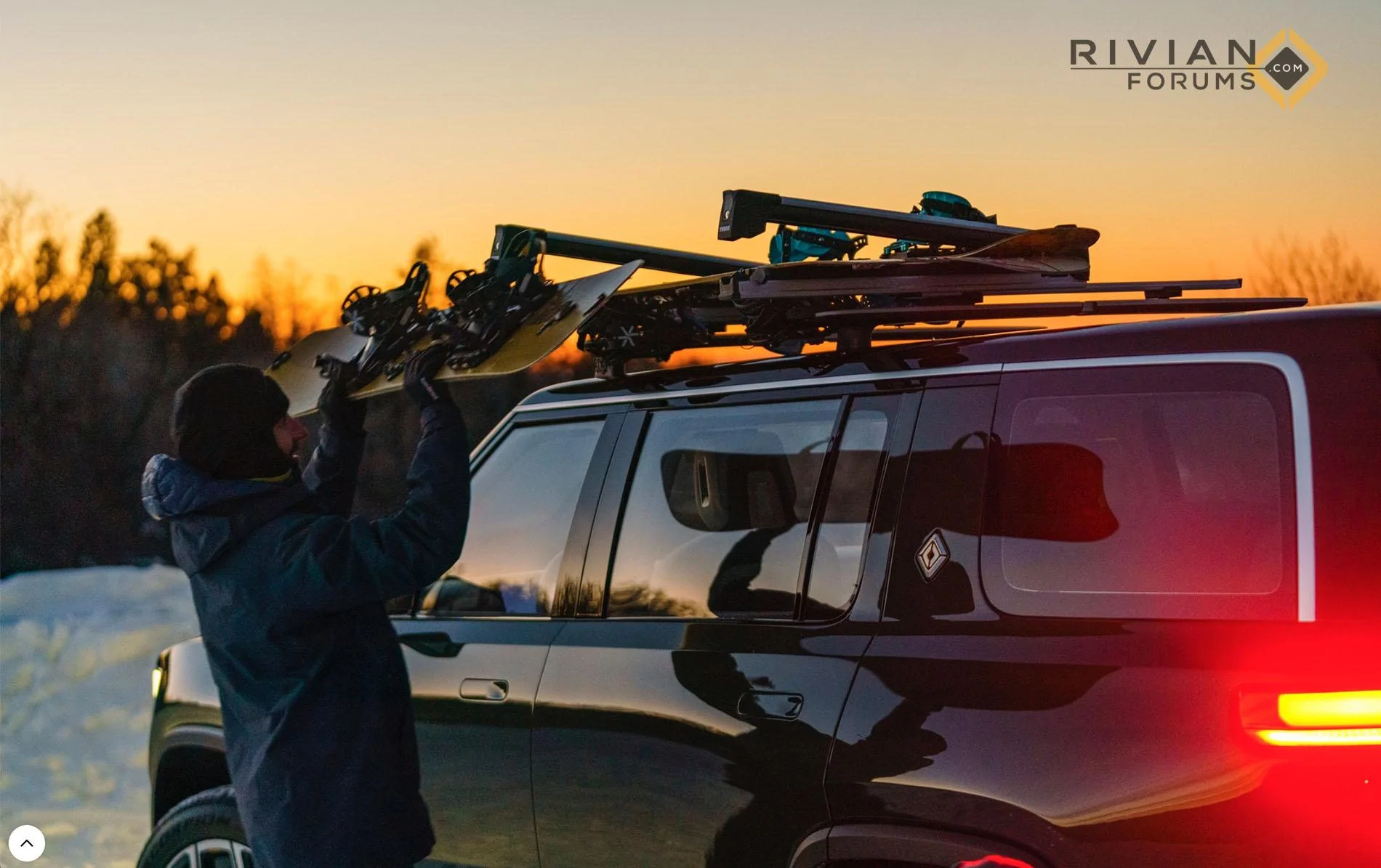 Rivian R1T R1S R1S looking more and more like Range Rover Rivian-R1S-R1T-Snowboarding-Adventure14
