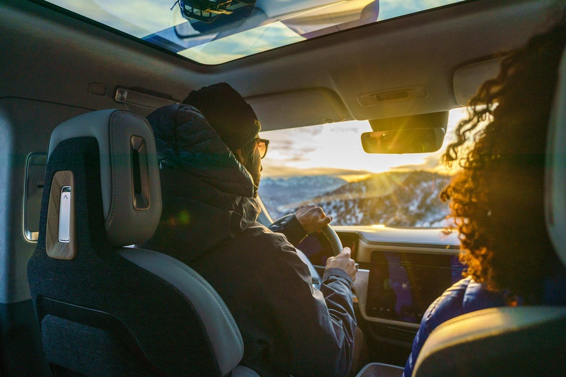 Rivian R1T R1S More R1S Wallpapers Rivian R1S interior panoramic roof