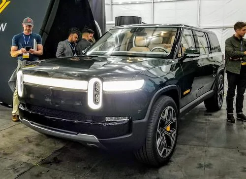 Rivian R1T R1S Why such a "Simple Stick Man" front-end appearance? 2018.12-rivian-R1S-LA-Auto-Show-01