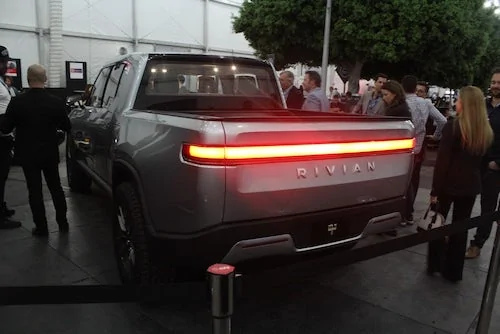 Rivian R1T R1S Why such a "Simple Stick Man" front-end appearance? rivian-r1t-electric-truck-42