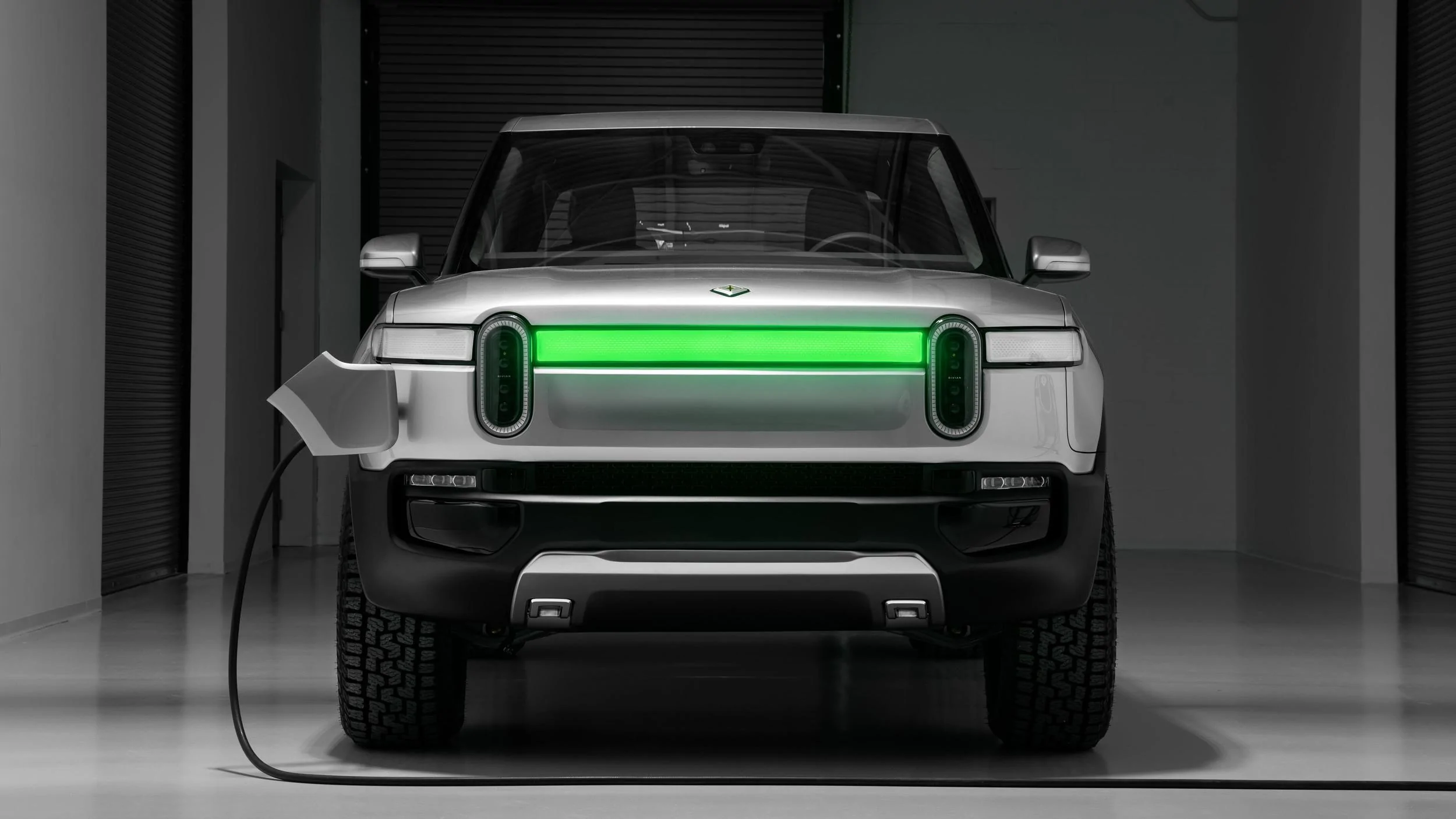 Rivian R1T R1S Rivian R1T All-Electric Pickup Truck Revealed: 0-60 in 3 secs, 400 mile range, tows 11,000 pounds rivian-r1t-reveal-2-9