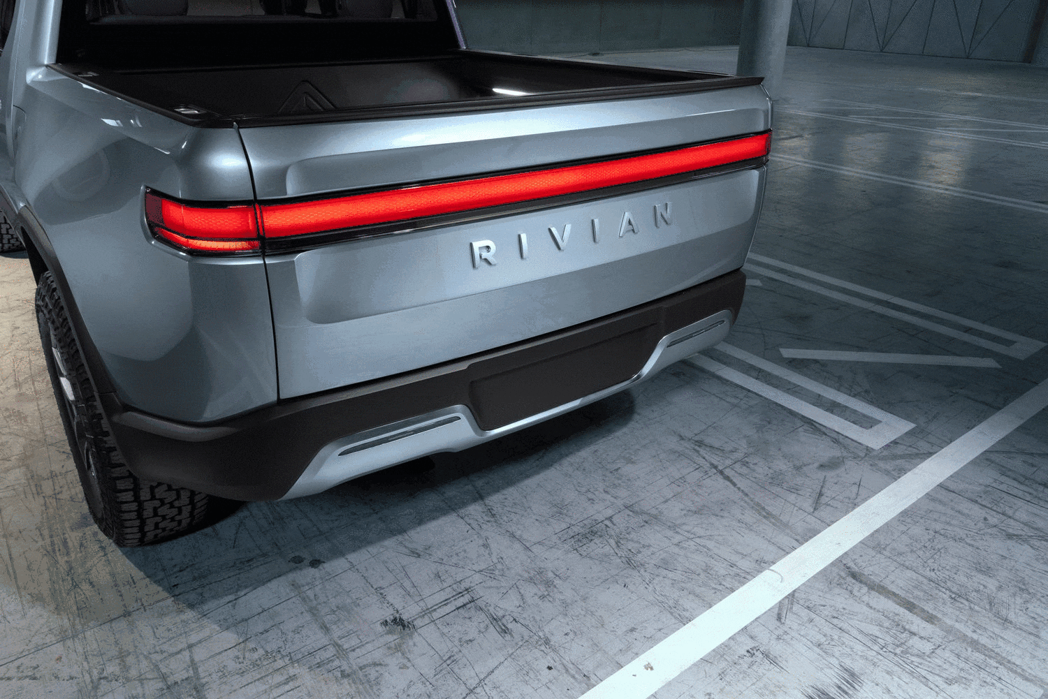 Rivian R1T R1S Surprising things about the R1T Rivian-Liftgate-Steps