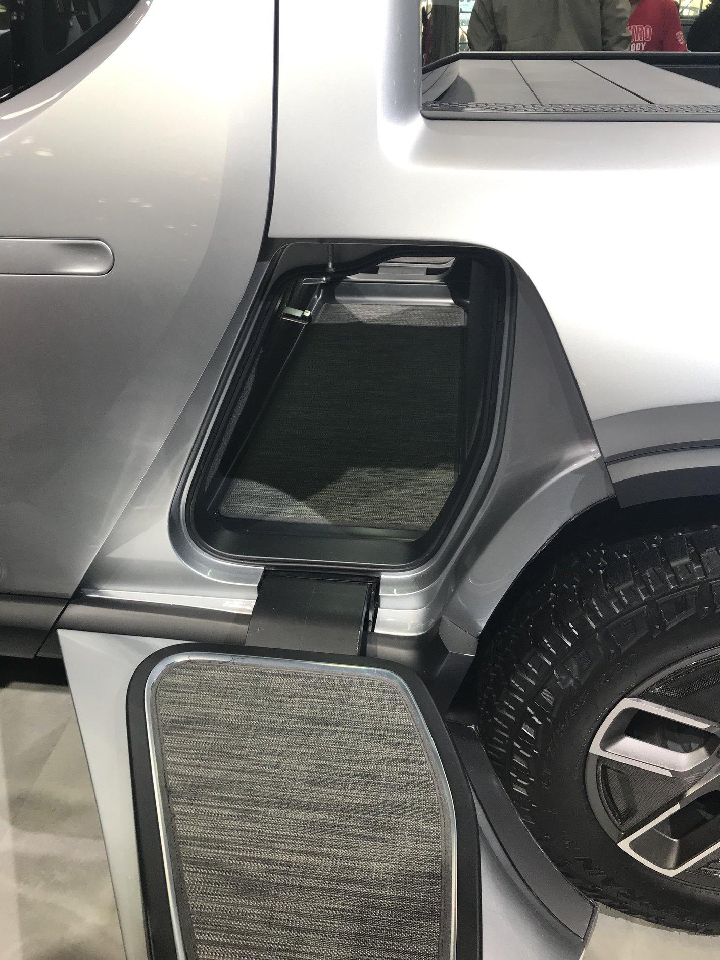 Rivian R1T R1S Take away from NY Auto Show (pics) E49E805E-211E-4C0F-87E7-D45BA00CB8A1
