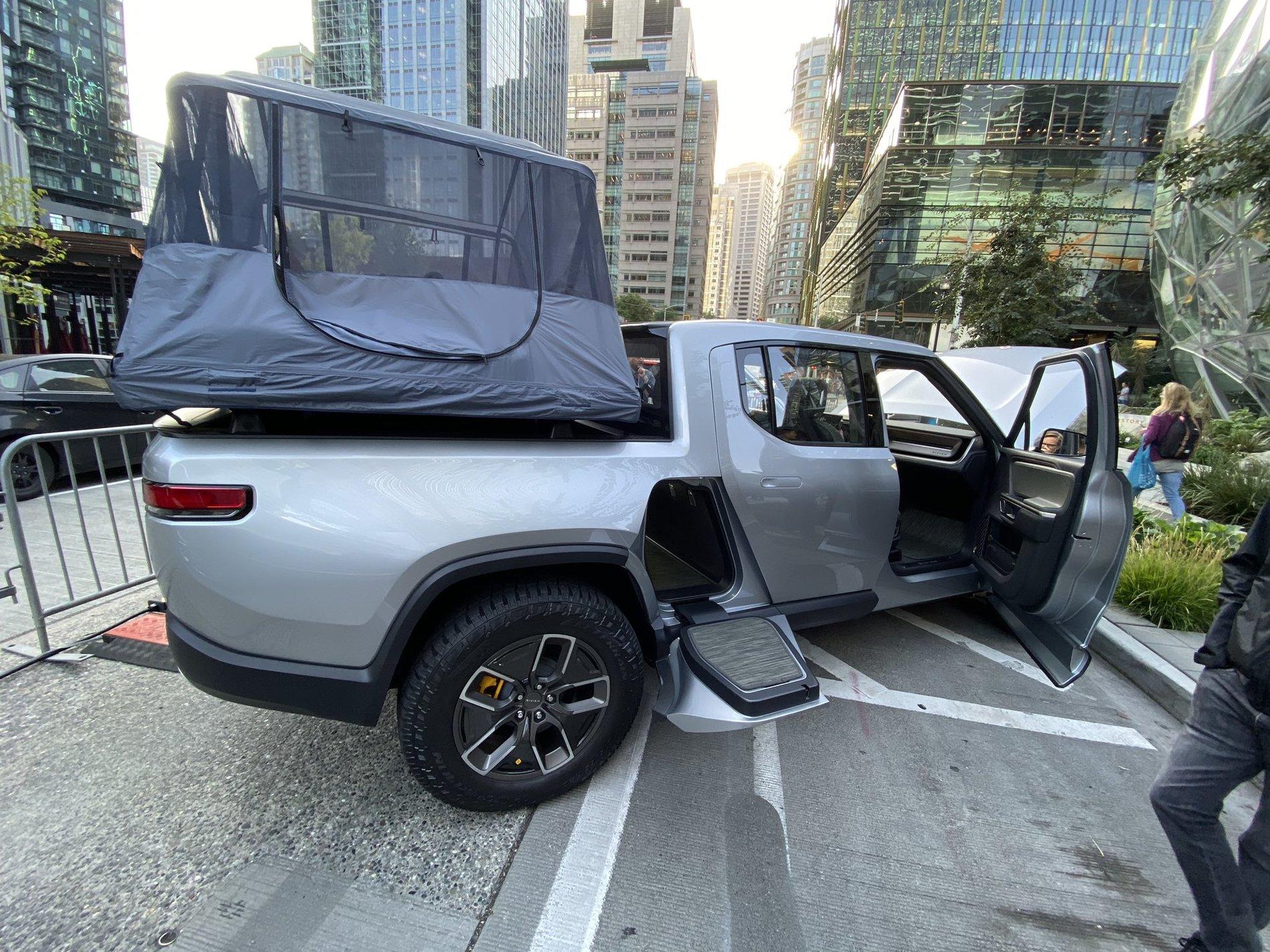 Rivian R1T R1S R1T on display at Amazon 2019 Hardware Event EFUply9UYAA1AED