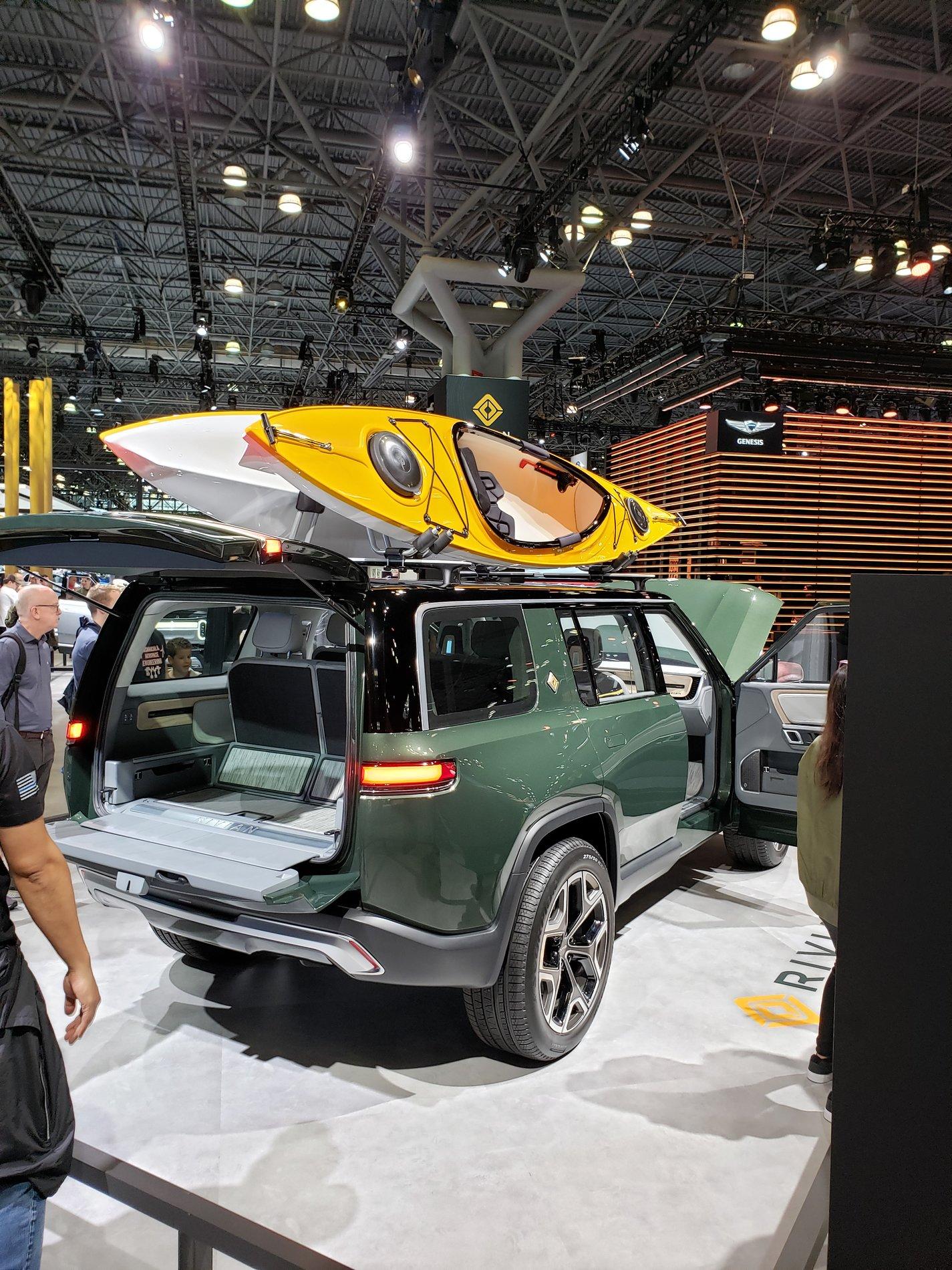 Rivian R1T R1S Loading Height 20190420_102451