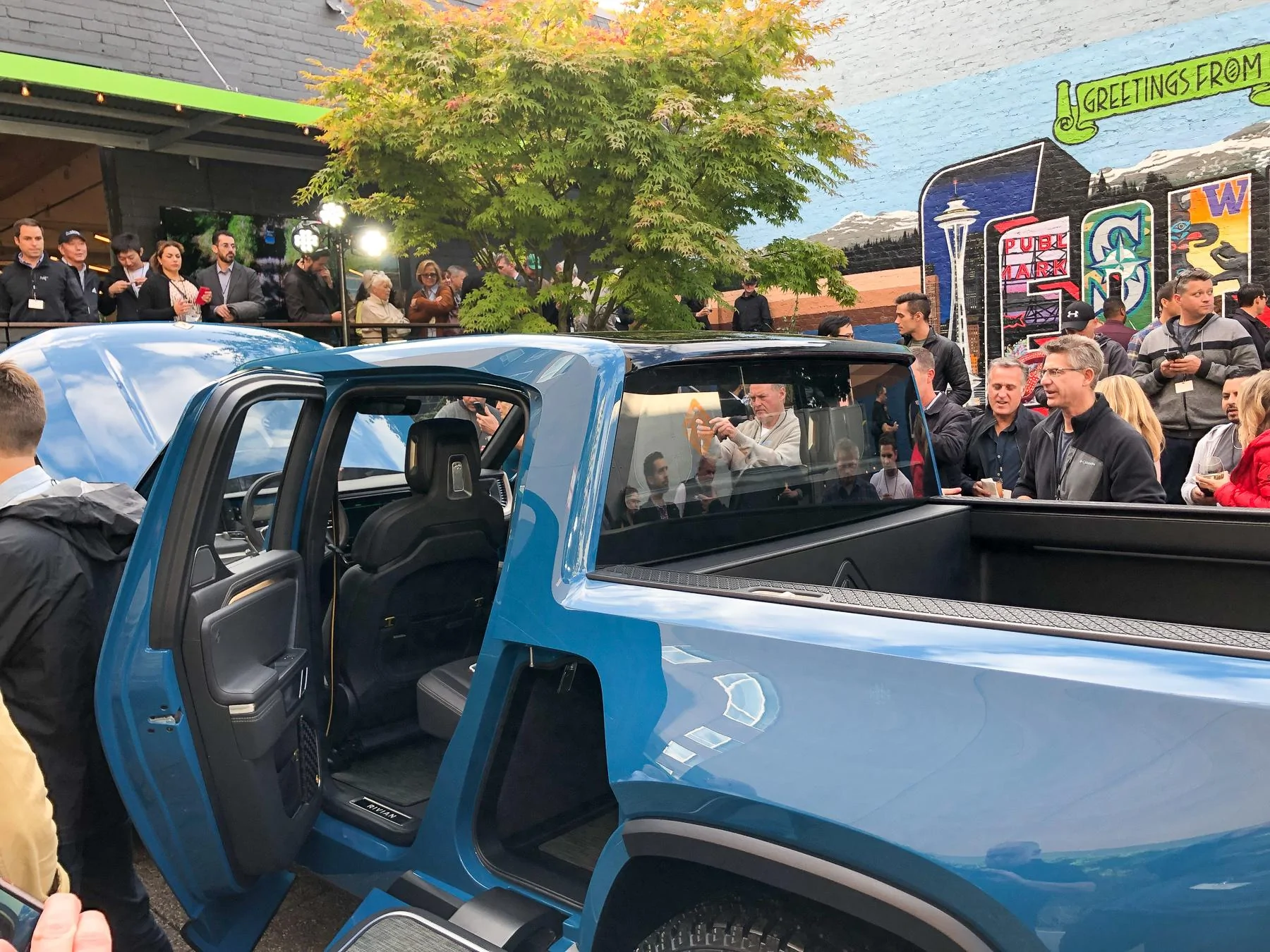 Rivian R1T R1S Seattle Rivian Event (photos, reactions). Blue R1T + more details revealed rivian_blue_reflections