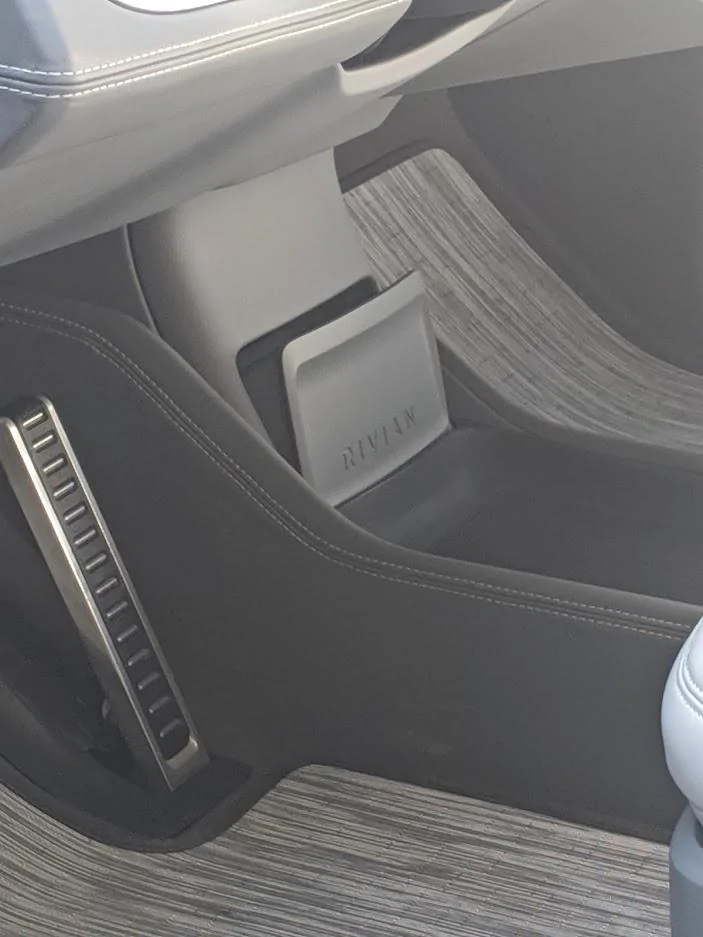 Rivian R1T R1S Uptown Normal, Ill. Rivian showcase DB031bSWowtCnSg4pEWe-hzUq5gOB5cp9bdSaQPYf22IIeAKK03yKhsgIHtb2ynEN9twm_36XgOdy10h2Cd=w703-h937