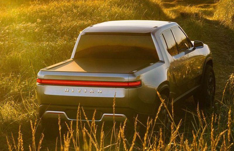 Rivian R1T R1S Rivian vs. Cybertruck rivian-r1t-10