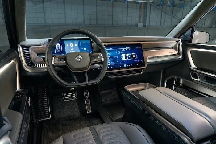 Rivian R1T R1S Rivian vs. Cybertruck tesla-cybertruck-beats-rivian-r1t-across-the-board-still-remains-big-and-ugly_6