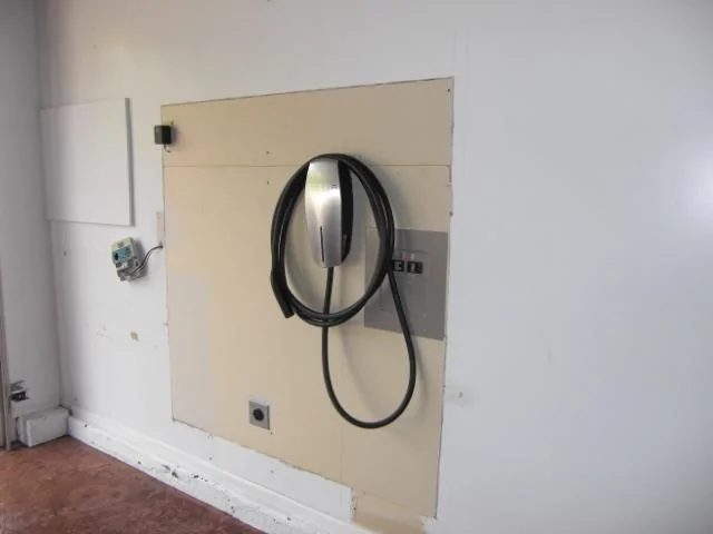 Rivian R1T R1S Charging multiple EV’s at home 004