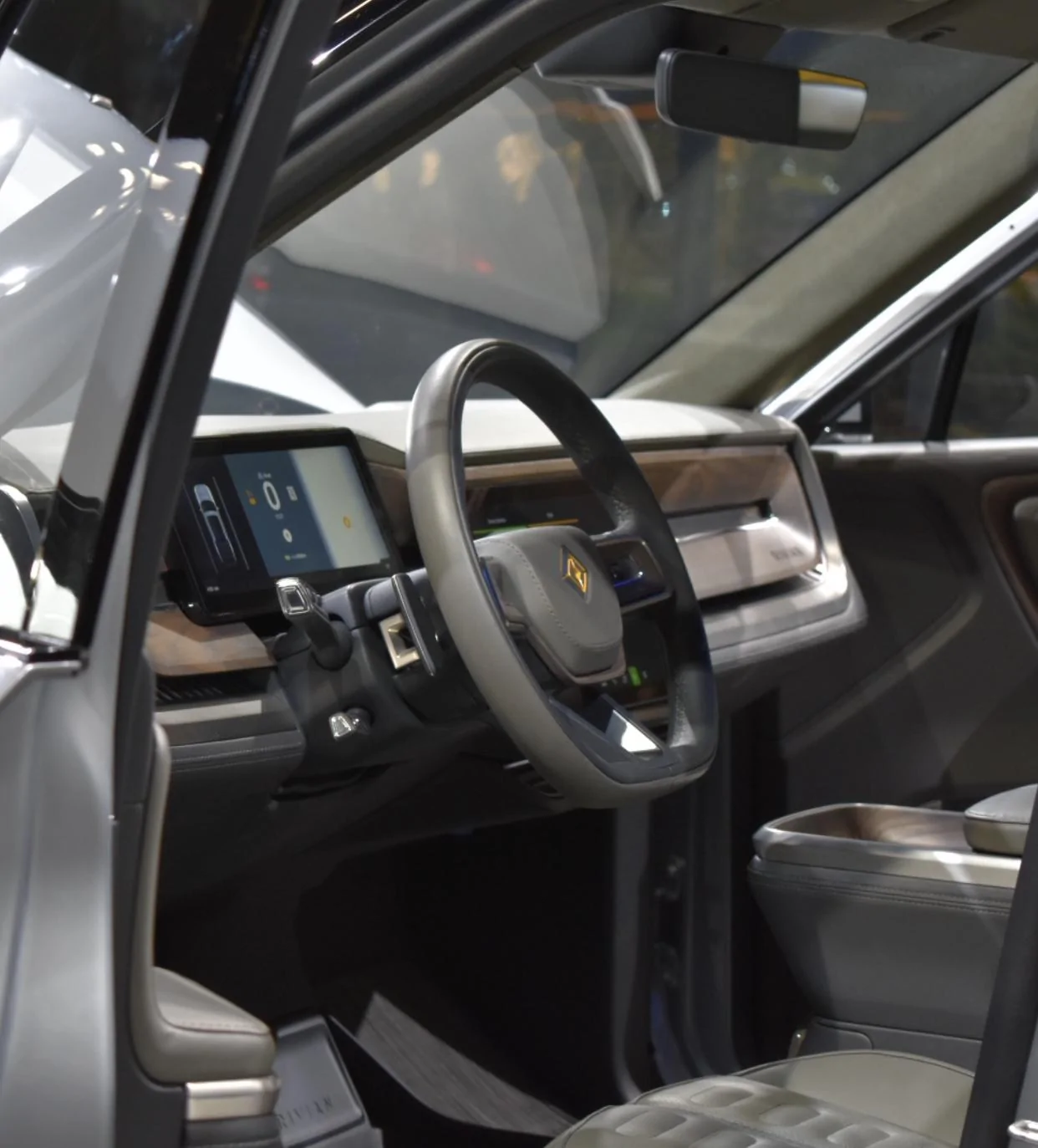 Rivian R1T R1S Unofficial color thread for R1S (with renderings) 3C0D1C37-A99D-40FE-B5CE-6EC58A215E49