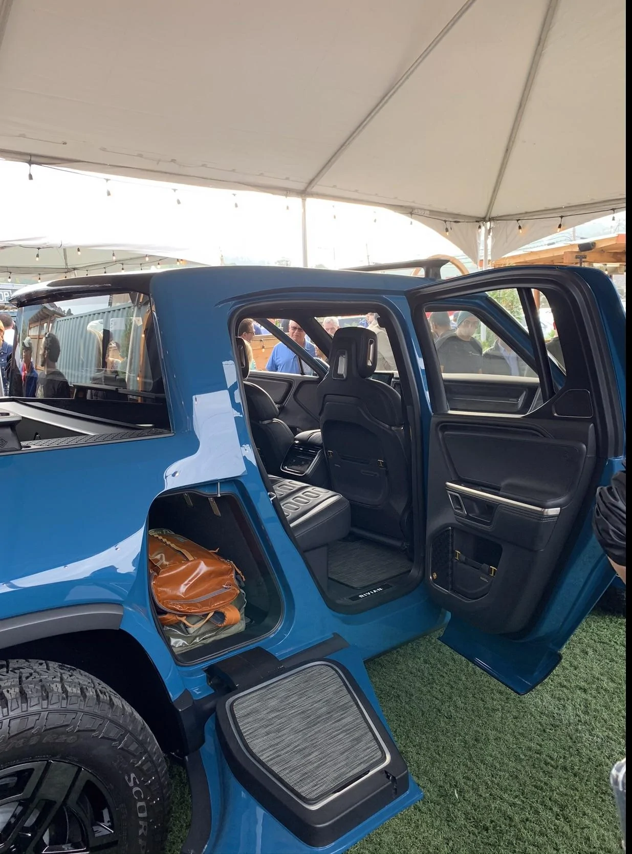 Rivian R1T R1S Captains Chairs in middle row? upload_2020-1-31_5-55-54