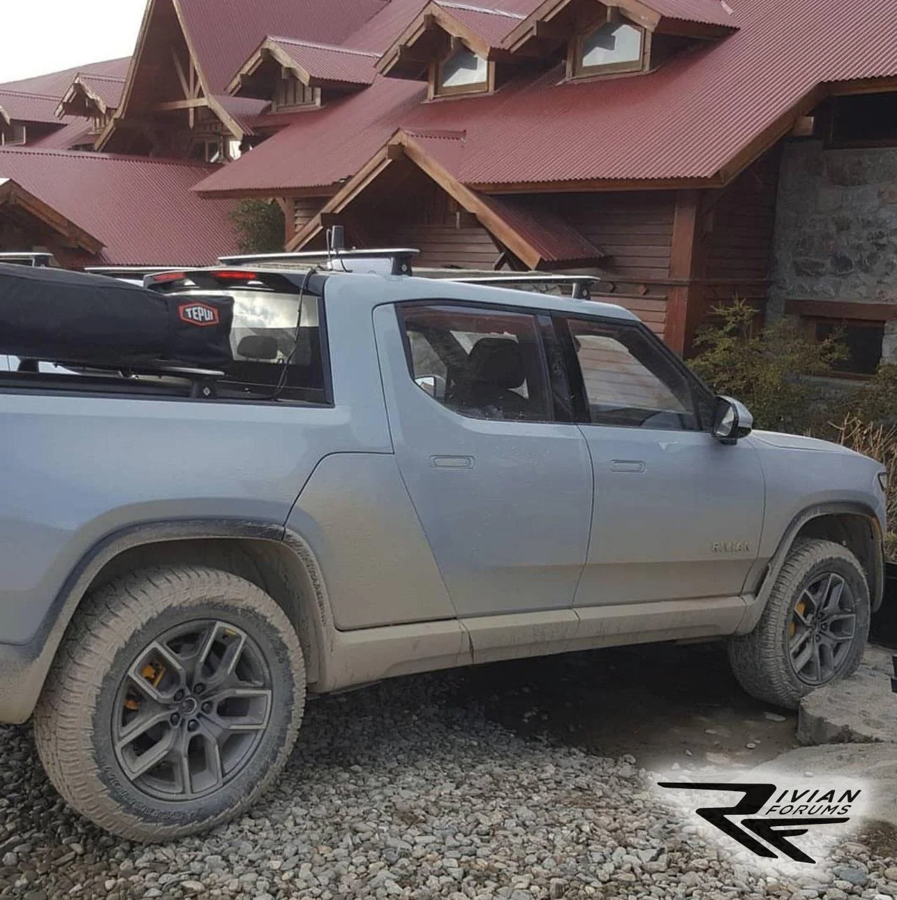 Rivian R1T R1S Rear Split Windows? r no split