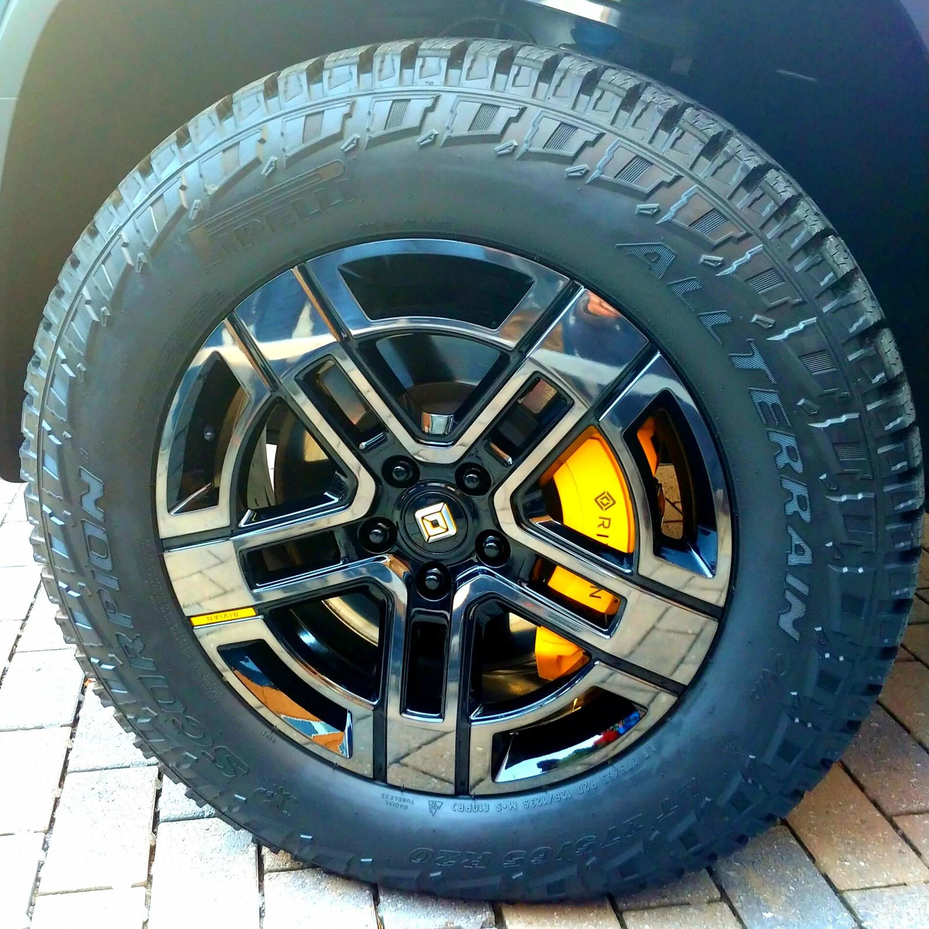 Rivian R1T R1S New Official Video: Normal, August 2020 | Progress Report | Rivian 1013191402