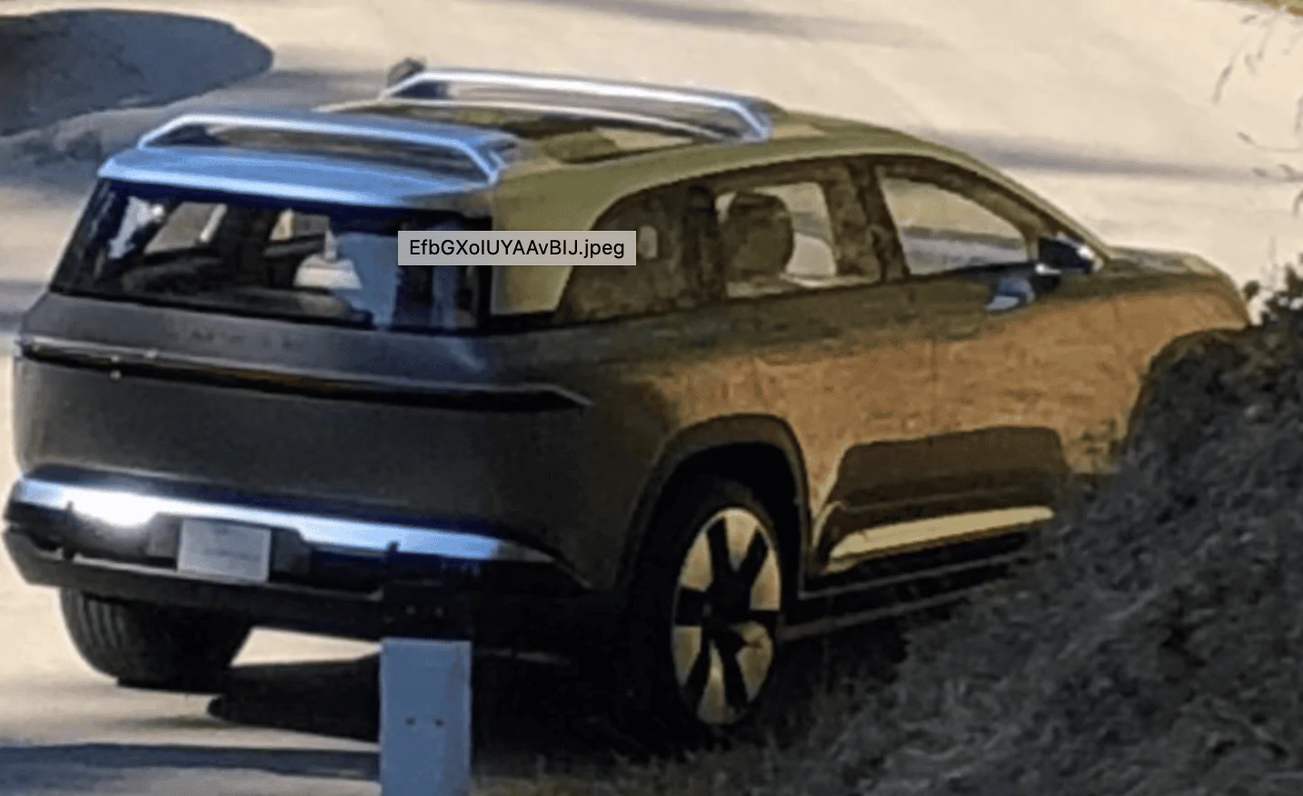 Rivian R1T R1S Lucid Motors SUV SUV2