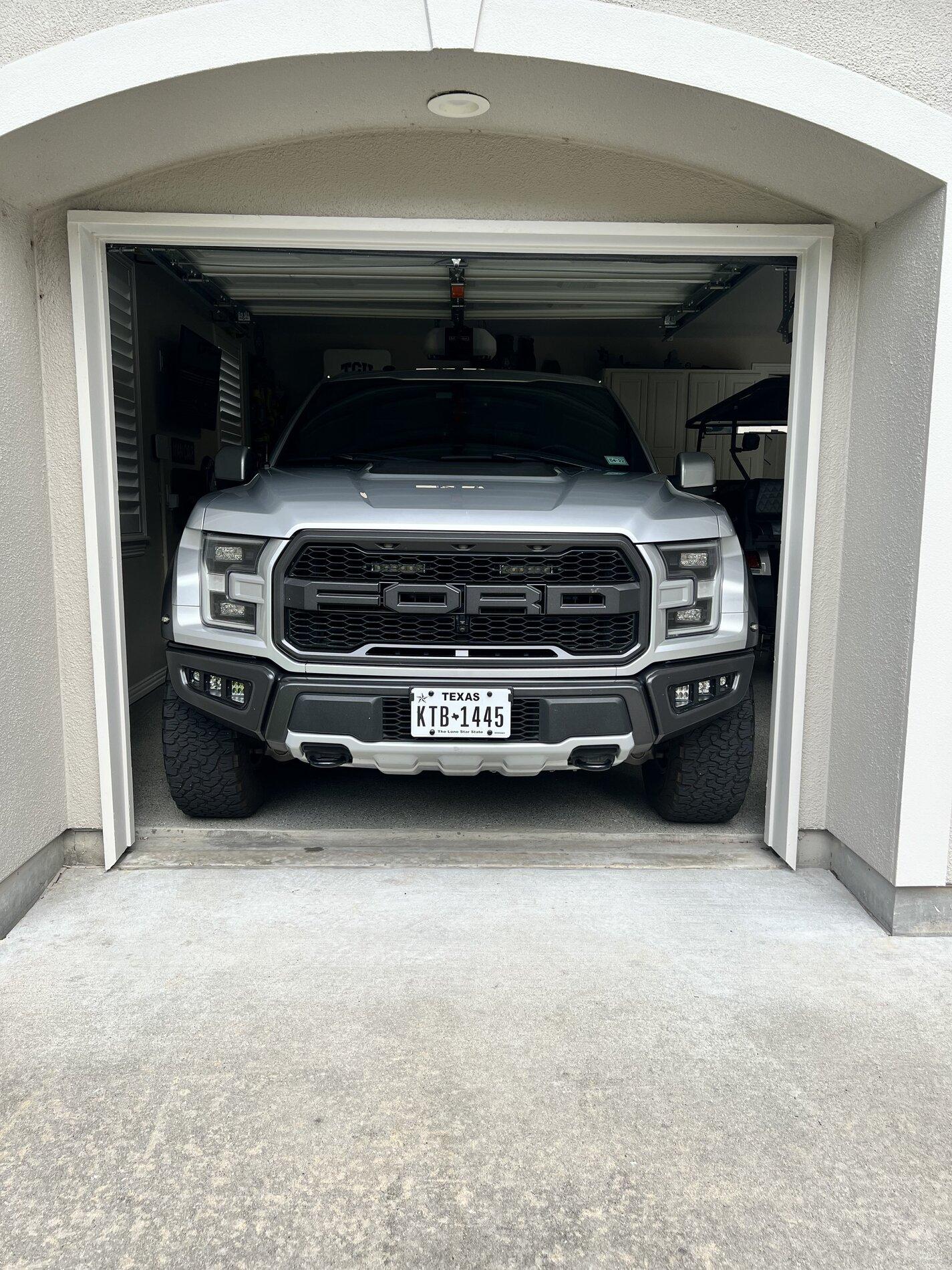 Rivian R1T R1S R1T Wider Than Raptor? IMG_3586