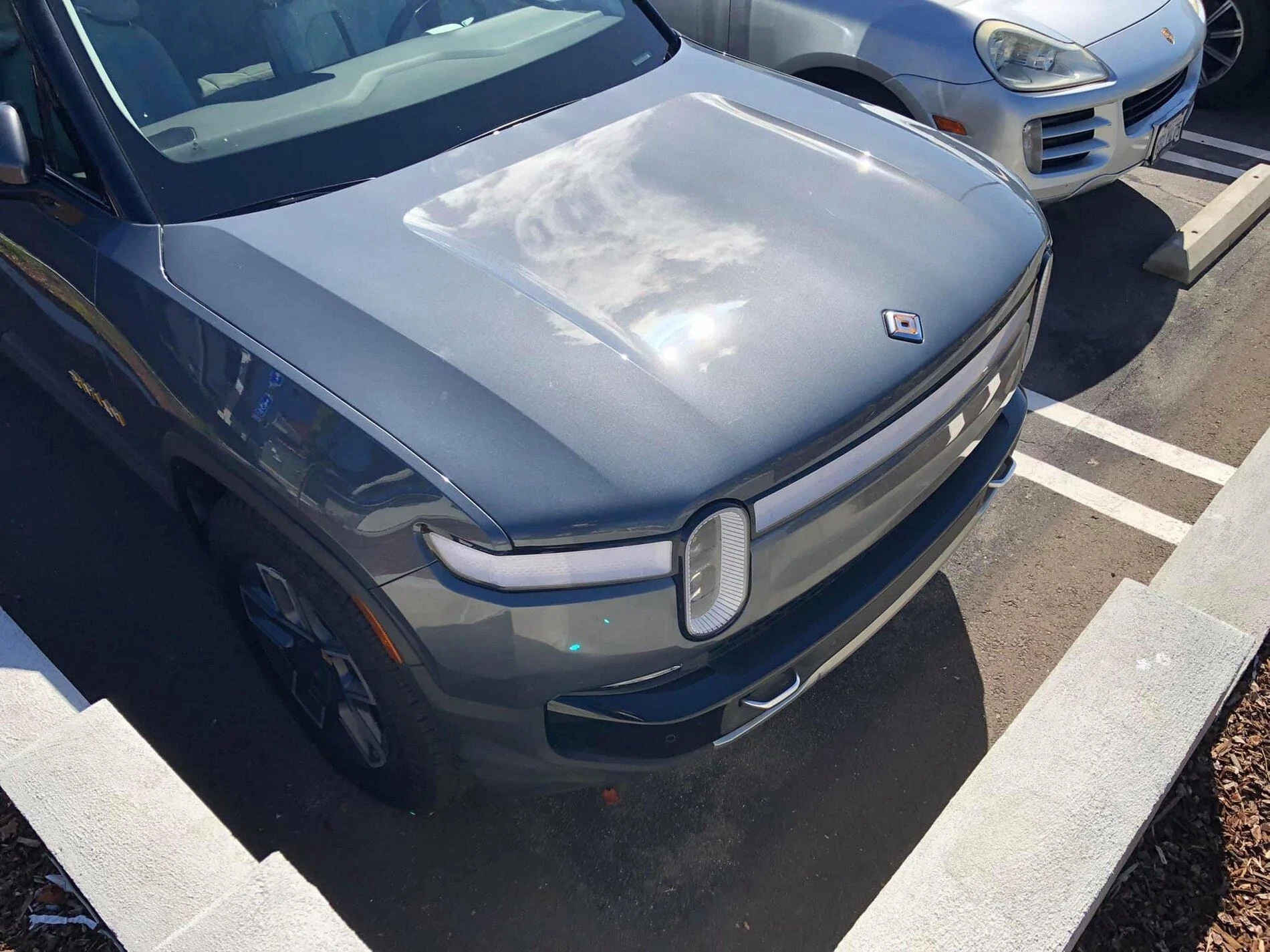 Rivian R1T R1S El CAP GRANITE Rivian Photos Rivian R1T El Cap Granite Gray  3