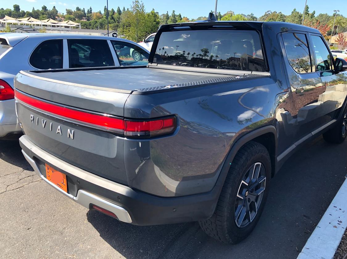 Rivian R1T R1S El CAP GRANITE Rivian Photos Rivian R1T El Cap Granite Gray  4