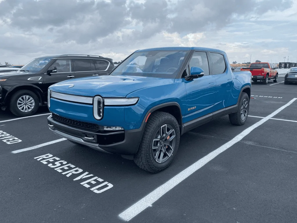 Rivian R1T R1S RIVIAN BLUE Rivian Photos 1634144003439-png
