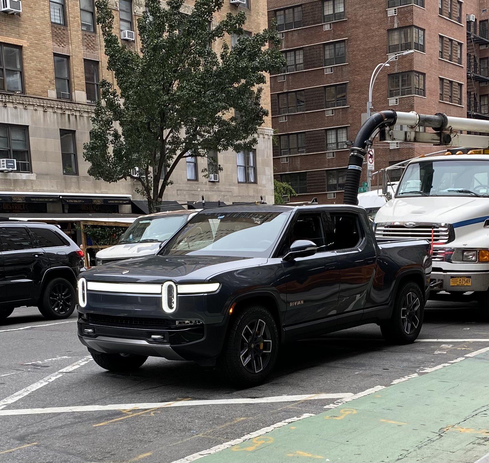 Rivian R1T R1S El CAP GRANITE Rivian Photos 4E0B45BE-8D20-4866-993A-90913B396518