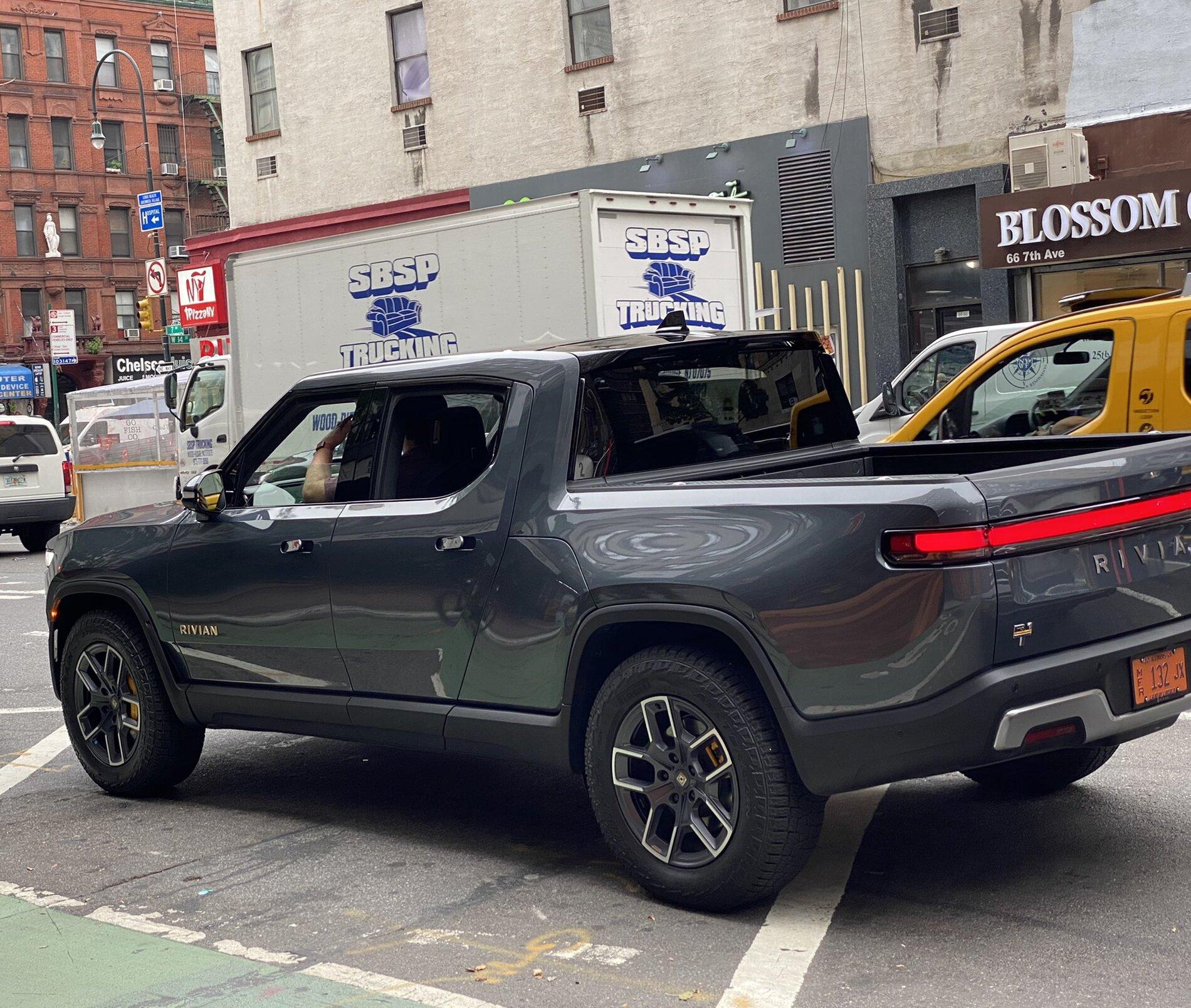 Rivian R1T R1S El CAP GRANITE Rivian Photos ACD973C9-84BD-480C-A31A-AFC71D9F5FBF