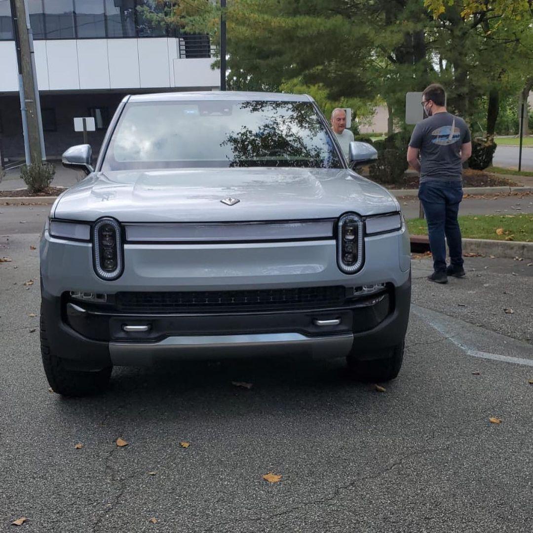 Rivian R1T R1S LA SILVER Rivian Photos 245846343_975817536315657_4170566158931230848_n