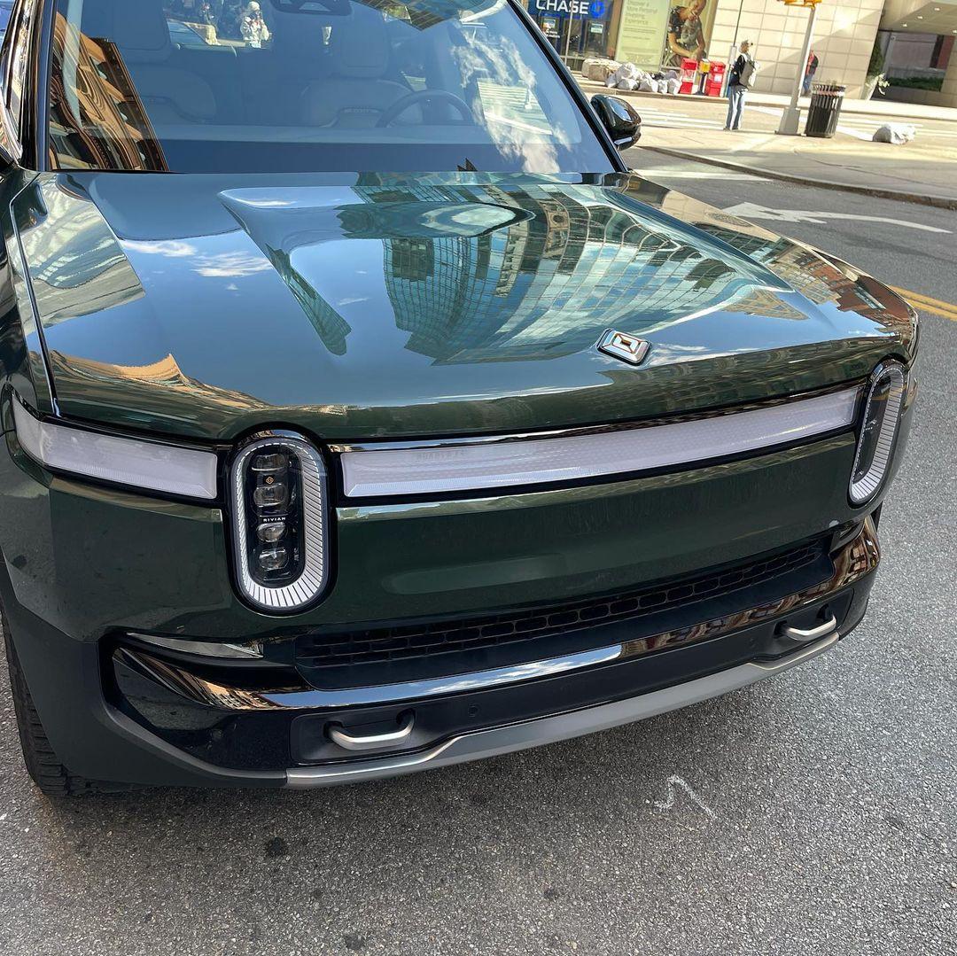 Rivian R1T R1S FOREST GREEN R1T Photos Forest Green Rivian R1T in public 1
