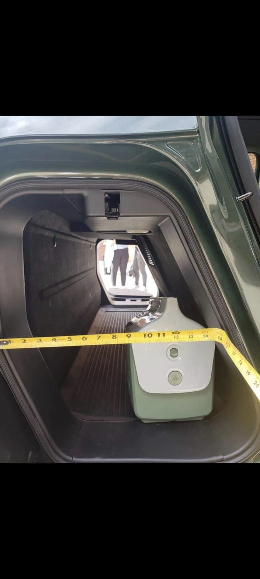 Rivian R1T R1S Dimensions of the floor tray for a cooler? Screenshot_20211018-072505_Gallery
