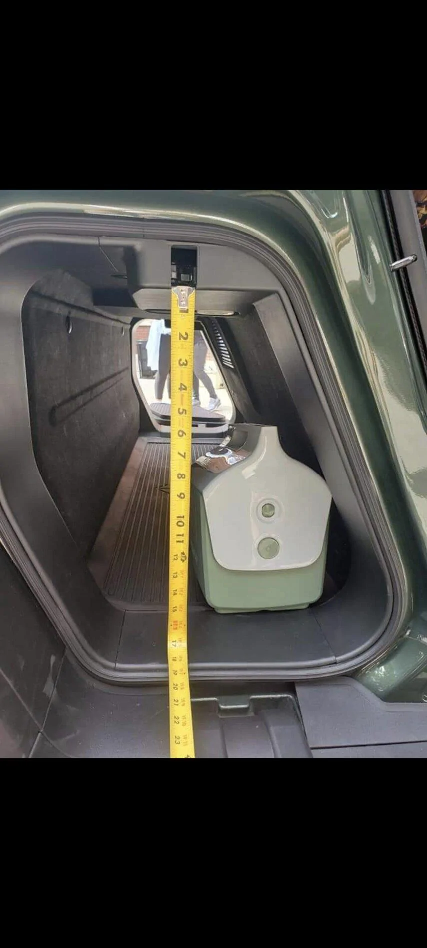 Rivian R1T R1S Dimensions of the floor tray for a cooler? Screenshot_20211018-072454_Gallery