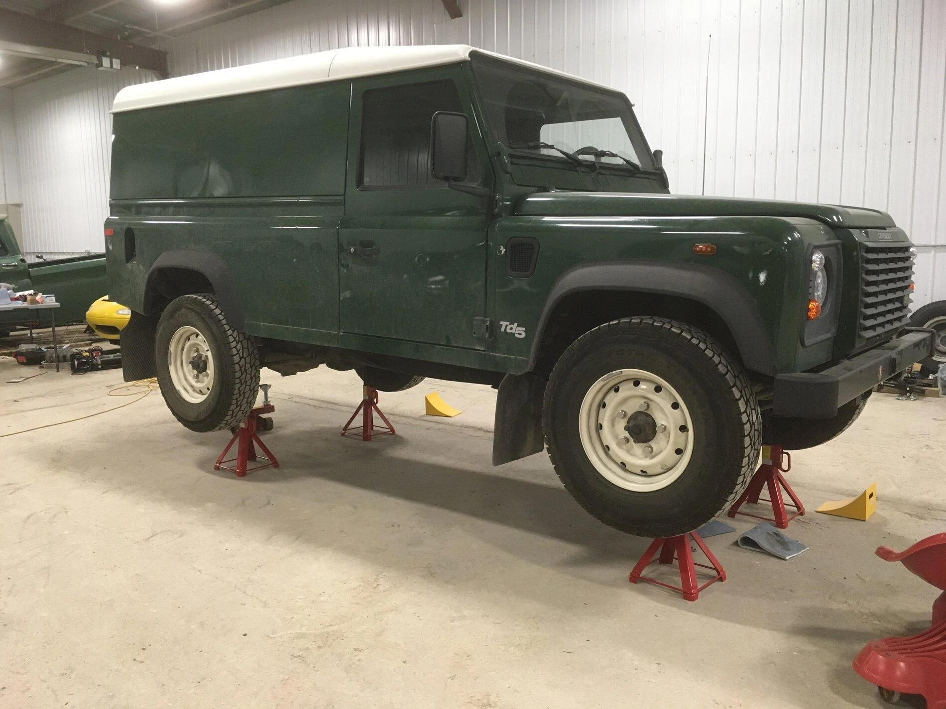 Rivian R1T R1S Rivian wheels compared to Land Rover Defender wheels 0245DA94-A6FB-4CB1-B84B-46513B14523D