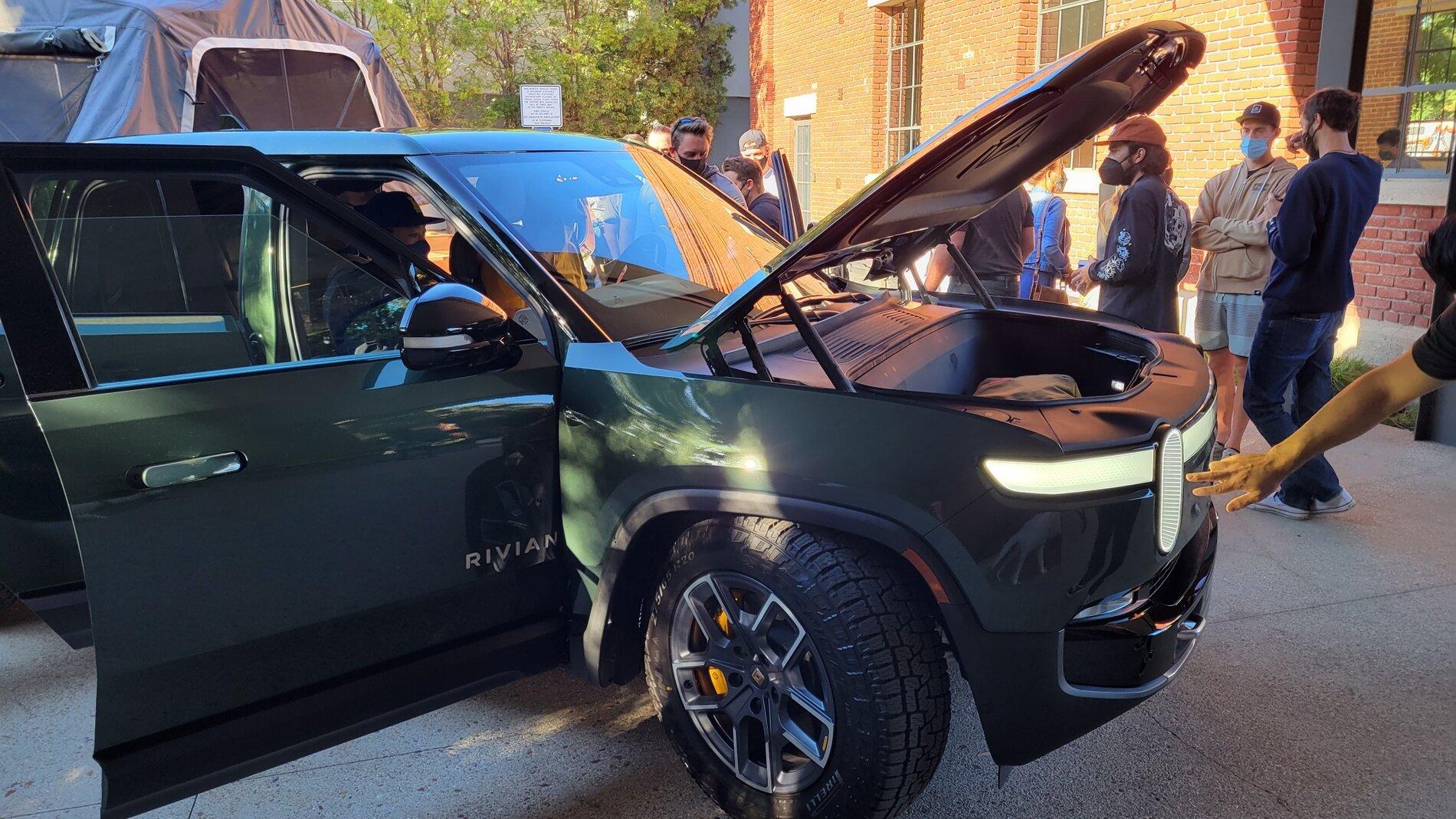 Rivian R1T R1S Official Rivian Stories: A Space To Gather - First Hub Opens @ Venice, CA 20211017_092002_resized