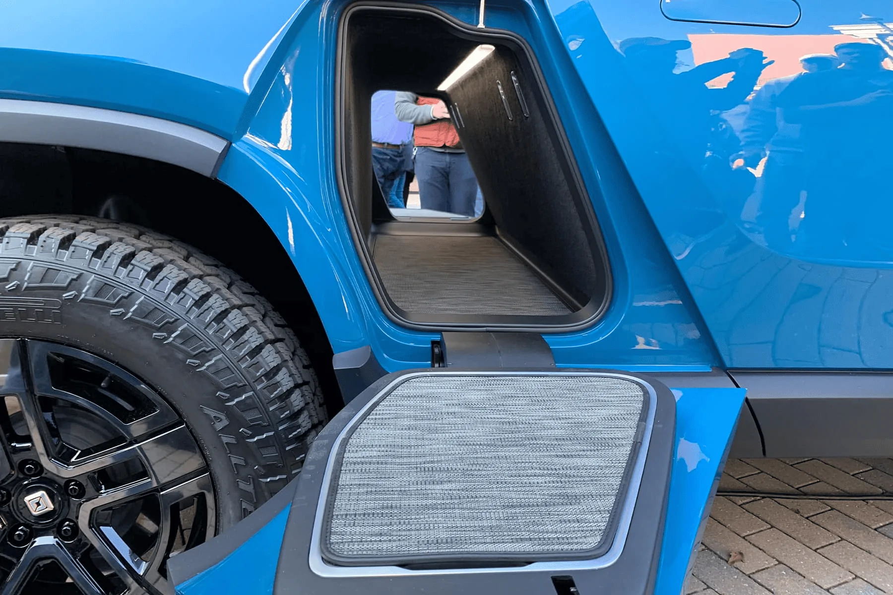 Rivian R1T R1S Tunnel door weight capacity? 1634625868609