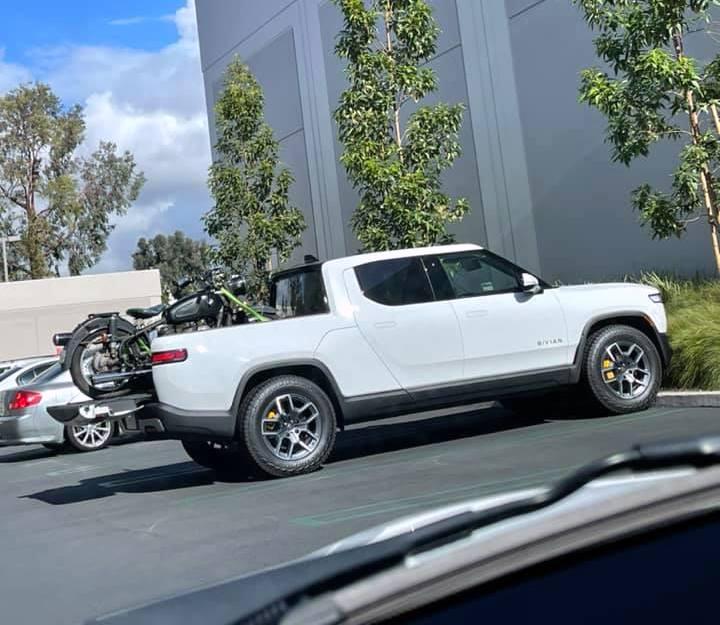 Rivian R1T R1S GLACIER WHITE R1T  Photos 245284980_10165714700530123_4506131775711767075_n