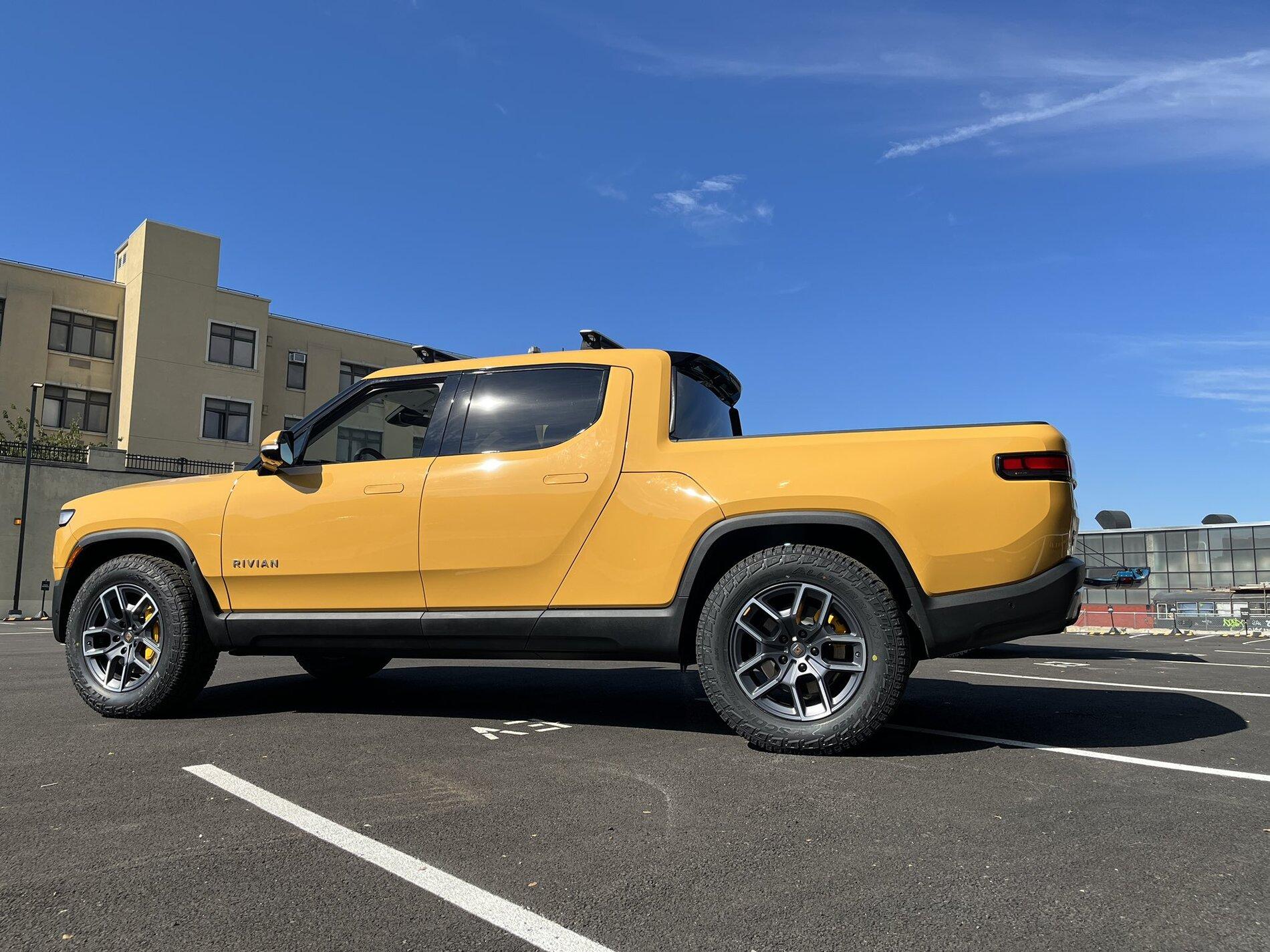 Rivian R1T R1S COMPASS YELLOW R1T Photos Compass Yellow Rivian R1T 2