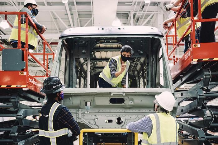 Rivian R1T R1S DSP (Directed Share Program) to purchase Rivian IPO shares - now live via web portal elivery-van-ev-normal-illinois-plant-source-rivian