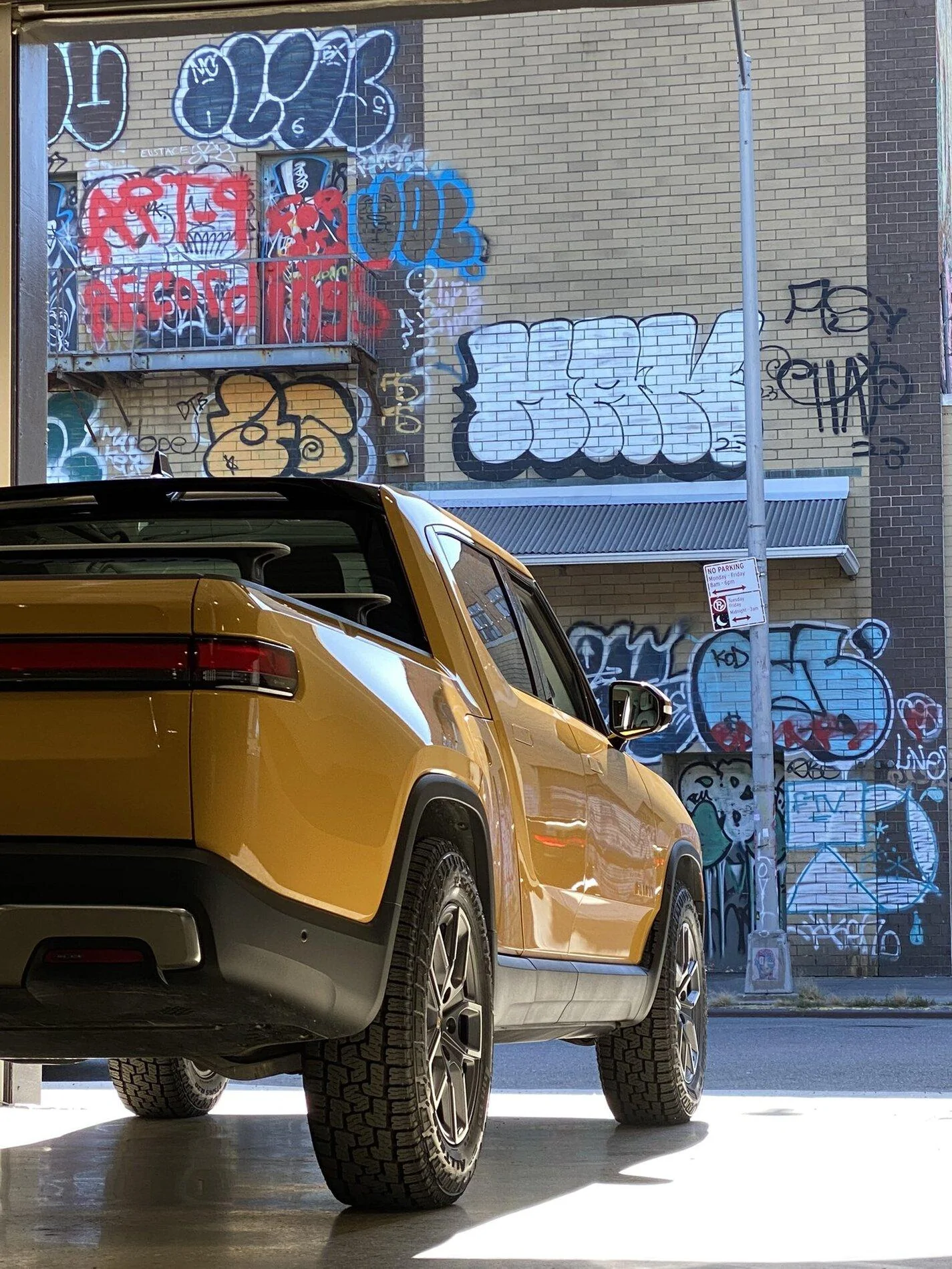 Rivian R1T R1S COMPASS YELLOW R1T Photos 2022 R1T Rivian Compass Yello