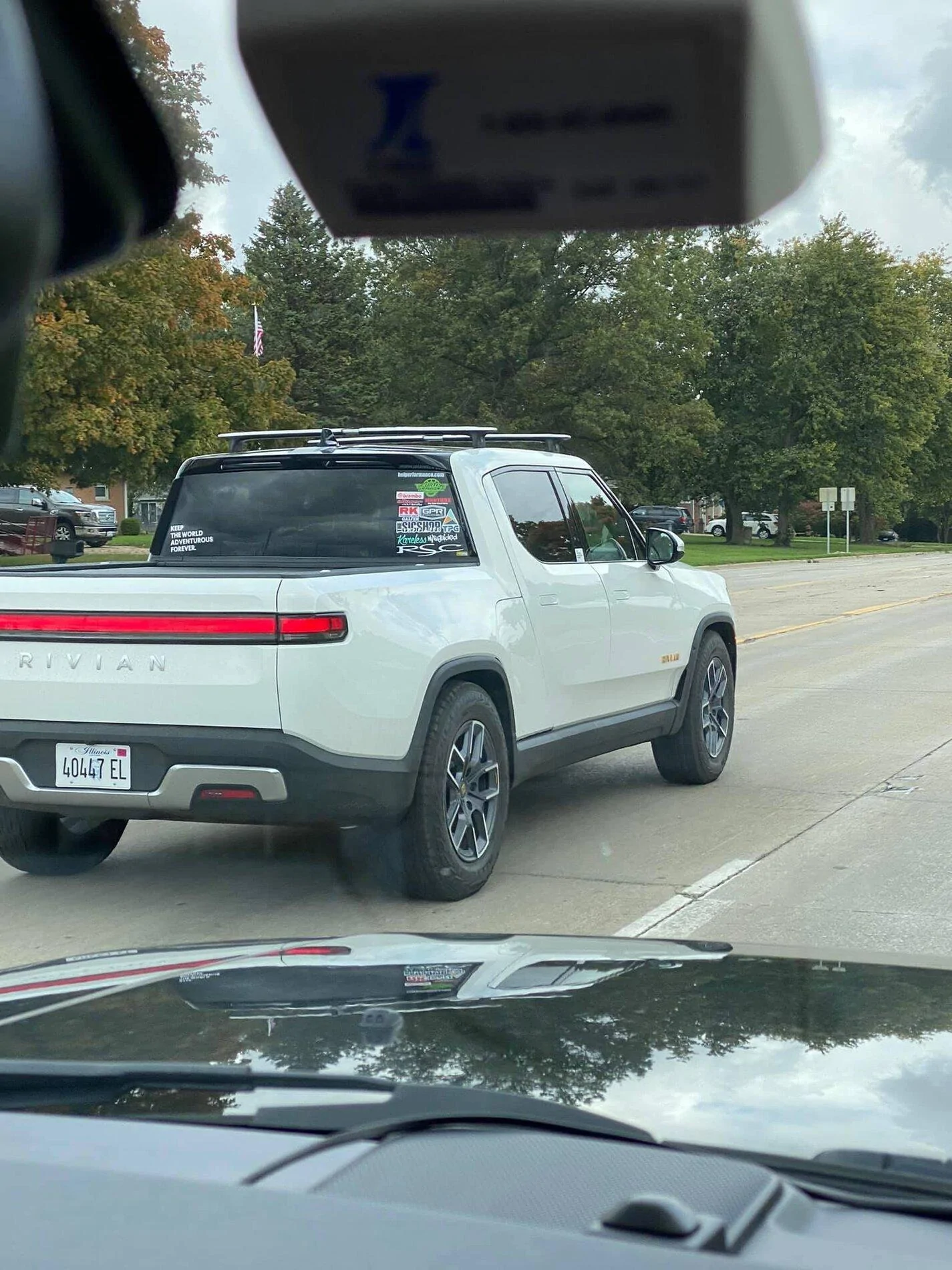 Rivian R1T R1S GLACIER WHITE R1T  Photos Glacier White 2022 Rivian R1T 1
