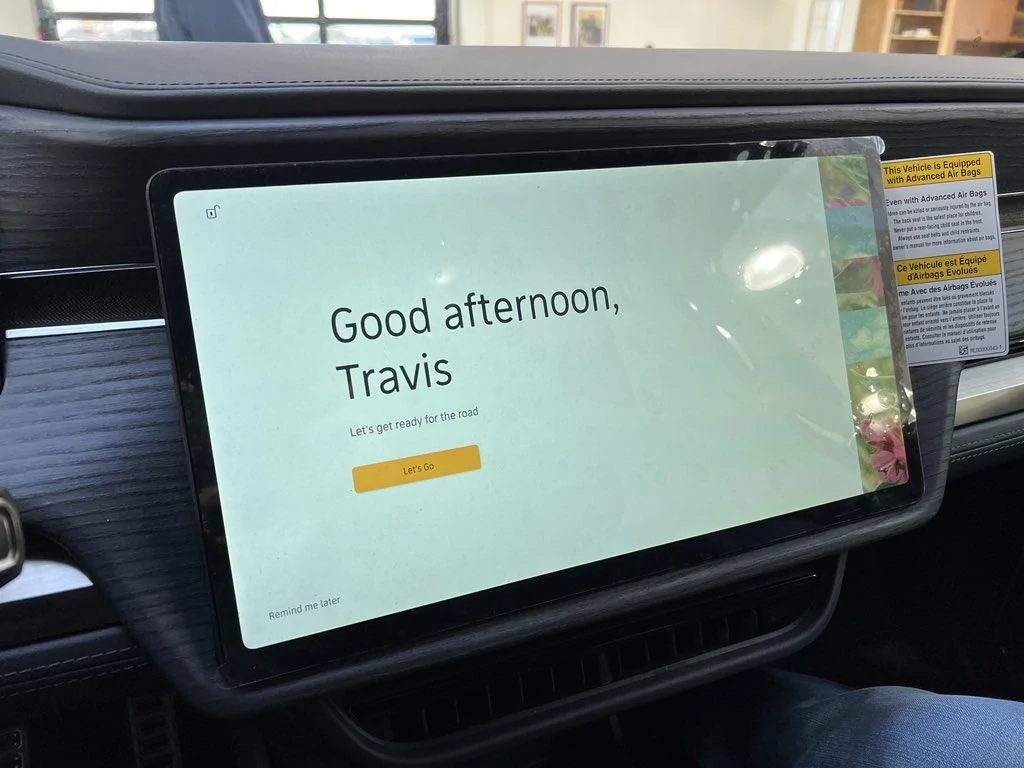 Rivian R1T R1S First Glacier White R1T Delivery FCV0zuIWEAI28WQ