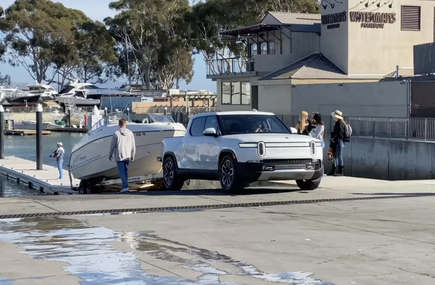 Rivian R1T R1S R1T w/ boat in tow @ Dana Point, CA [Videos] Glacier White Rivian R1T towing boat