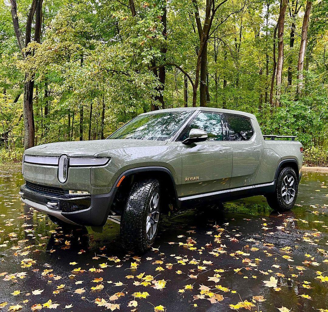 Rivian R1T R1S LAUNCH GREEN R1T Photos Launch Green R1T Rivian Pickup 4
